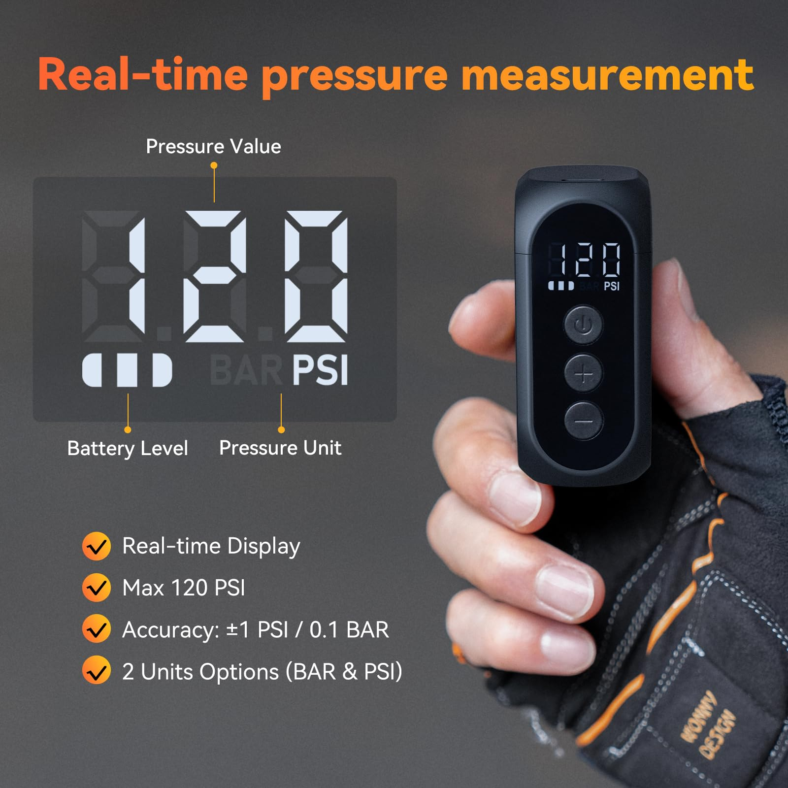 Hand hält ein kleines schwarzes digitales Reifenmanometer mit Display und Tasten.