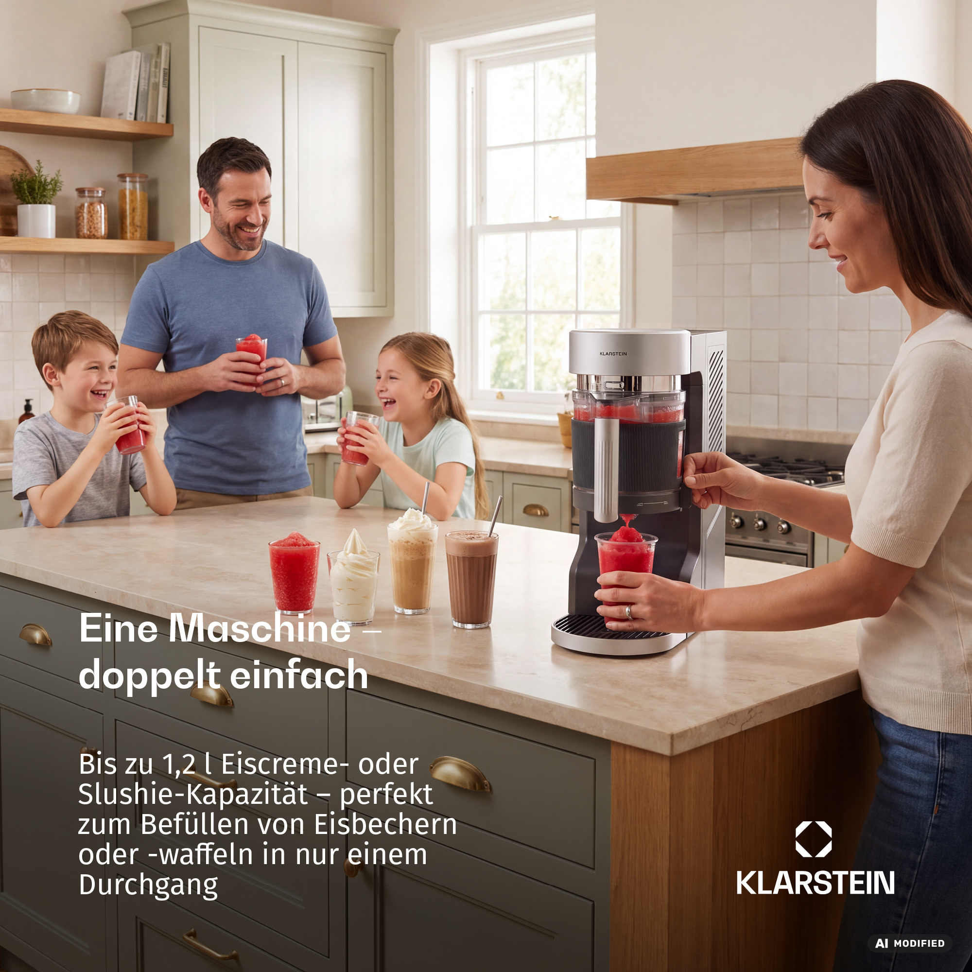 Eine Familie steht in einer Küche, während eine Frau an einer Slush-Eis-Maschine Getränke zubereitet.