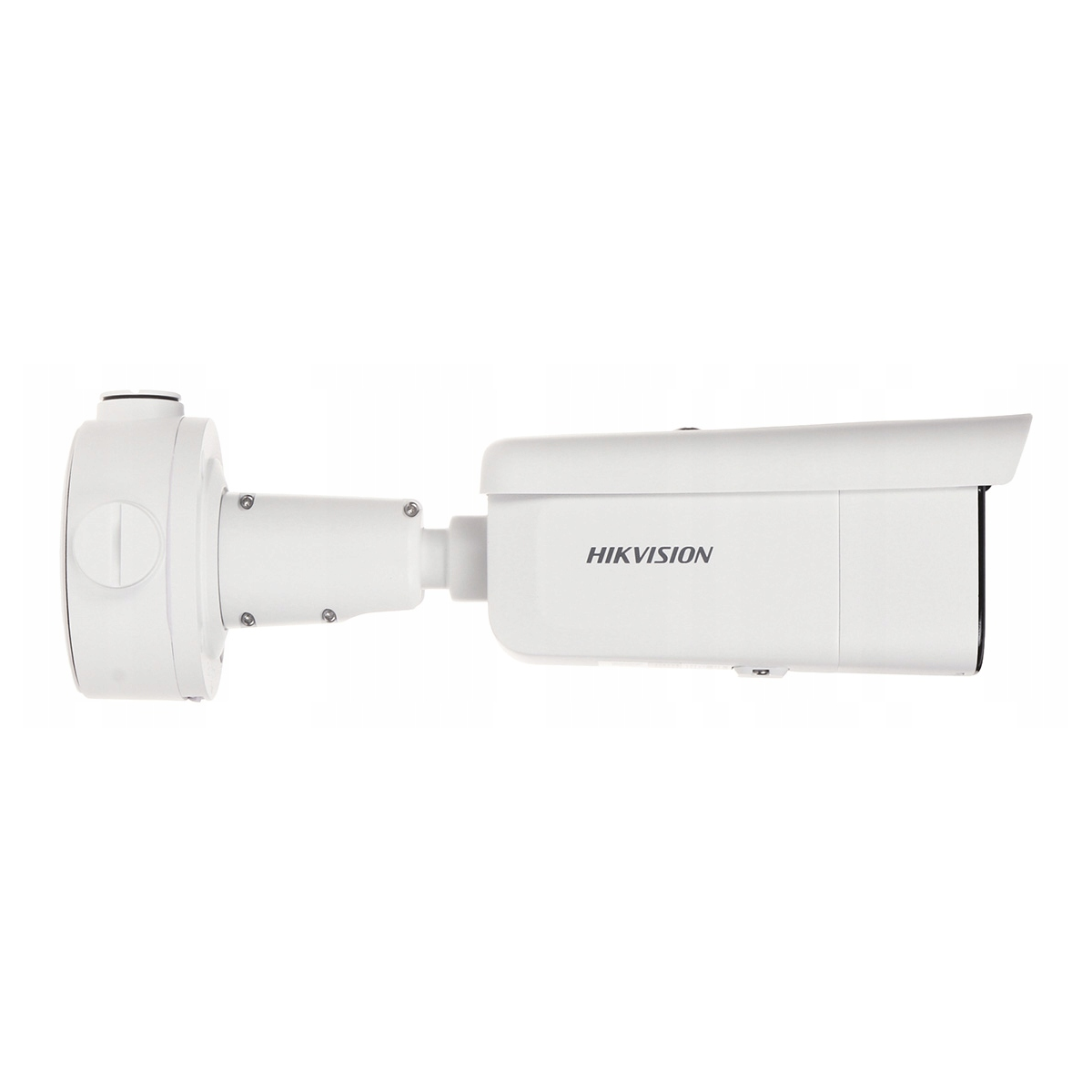 Weiße Hikvision-Sicherheitskamera mit Halterung vor weißem Hintergrund.