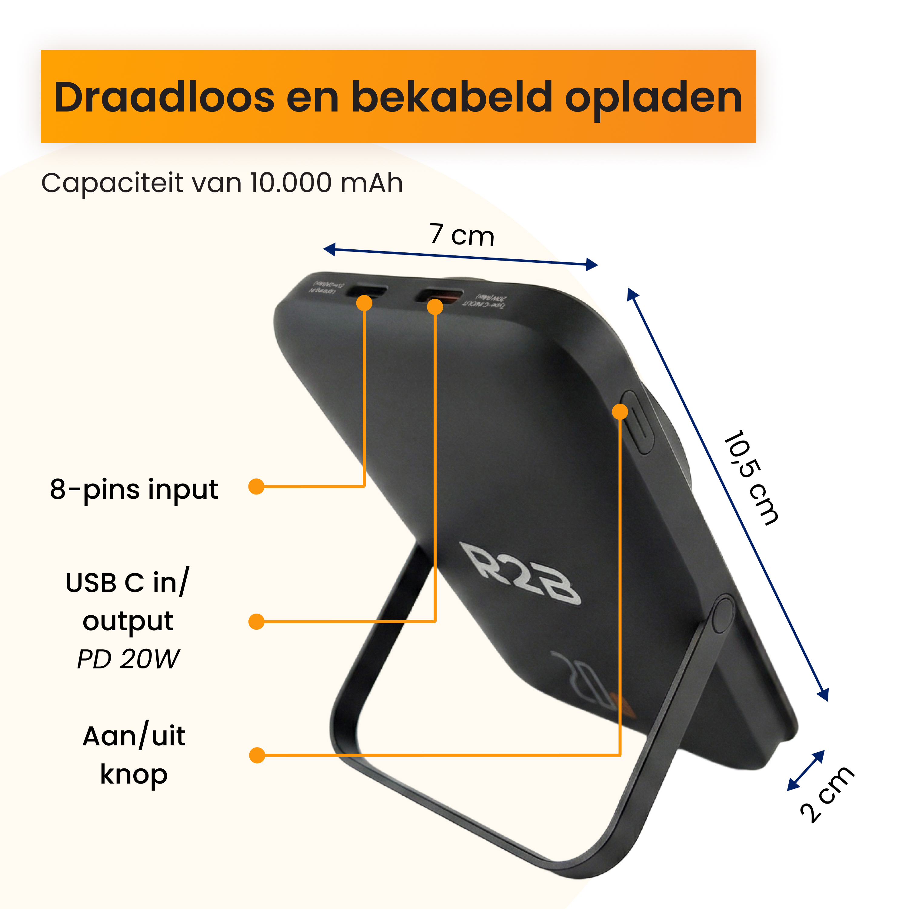 Schwarze Powerbank mit Standfuß, Anschlüssen und Abmessungen 7x10,5x2 cm.