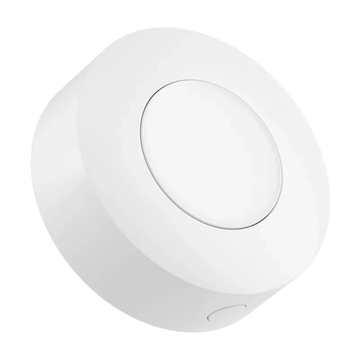Ein weißer, runder Smart-Home-Sensor mit einem zentralen runden Knopf auf einer hellen Oberfläche.