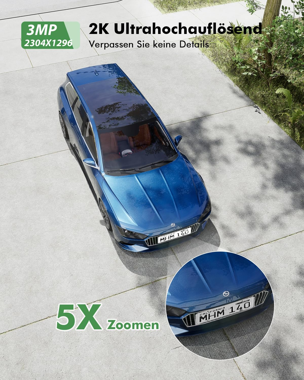Vista dall'alto di un'auto blu parcheggiata, con un cerchio che mostra uno zoom 5x della targa.