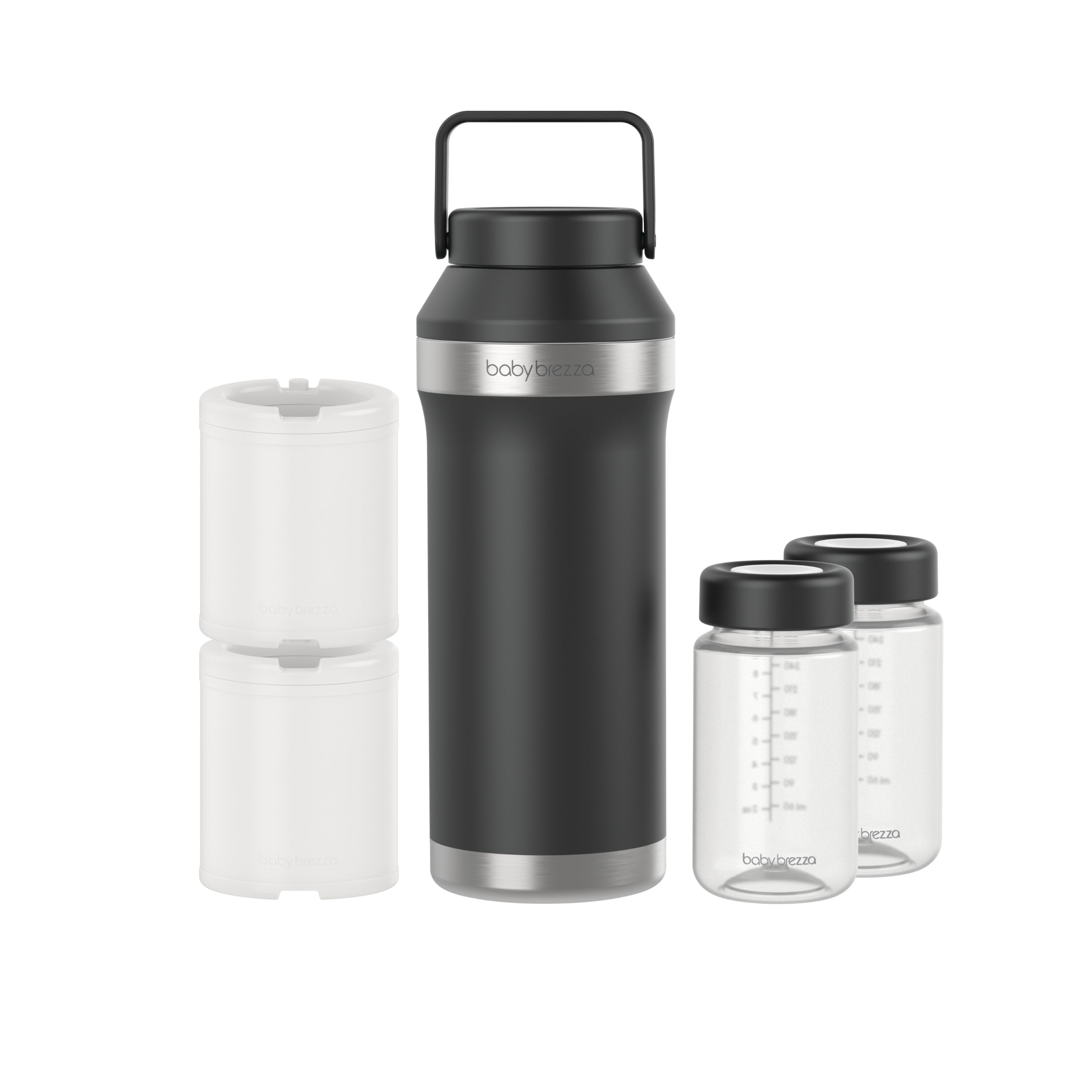 Ein Baby Brezza Set mit schwarzer Thermosflasche, zwei weißen Dosen und zwei kleinen Flaschen auf weißem Grund.