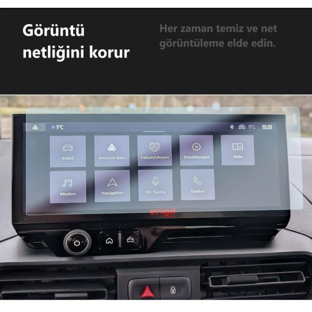 Araba bilgi-eğlence ekranı, ön konsolda Almanca etiketli menü simgelerini gösteriyor.