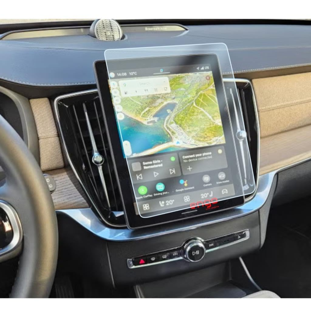 GPS navigasyonu ve medya kontrollerini gösteren koruyucu filme sahip araç dokunmatik ekranı.