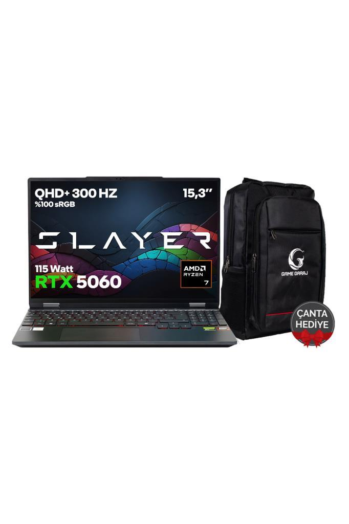 RTX 5060 ve Ryzen 7'li Slayer oyuncu dizüstü bilgisayarı ve yanında hediye siyah sırt çantası, beyaz arka planda.