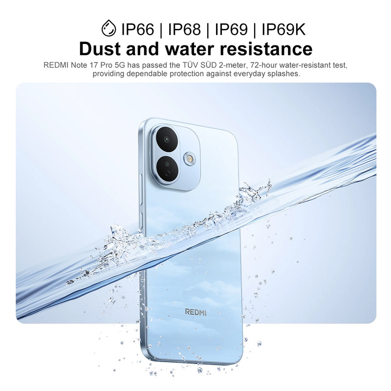 Un teléfono inteligente Redmi azul claro está rodeado de salpicaduras de agua, destacando su resistencia al agua.