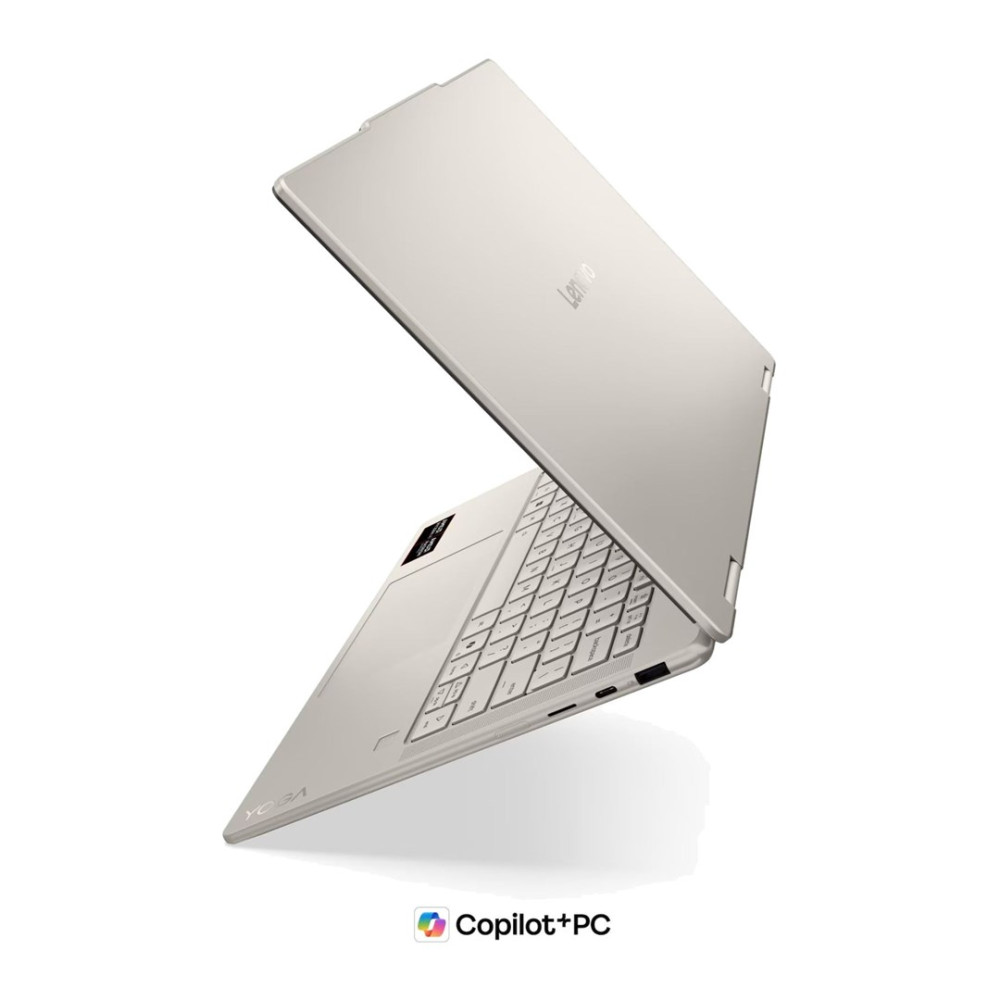 Srebrny laptop Lenovo Yoga w pozycji otwartej unosi się na białym tle, z logo Copilot+PC na dole.