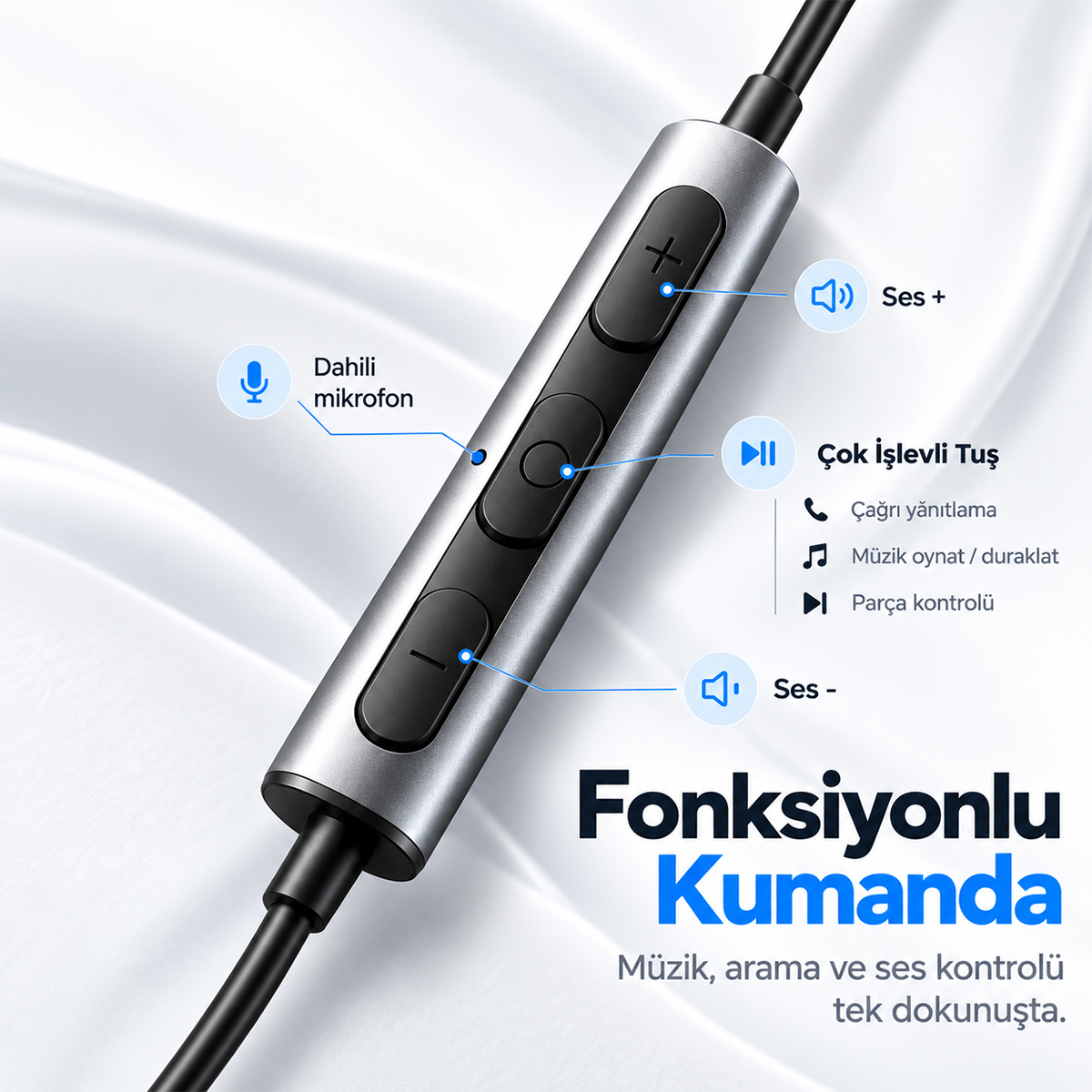 Beyaz arka planda mikrofon, üç tuş ve Türkçe etiketler bulunan gümüş renkli kulaklık kumandası.