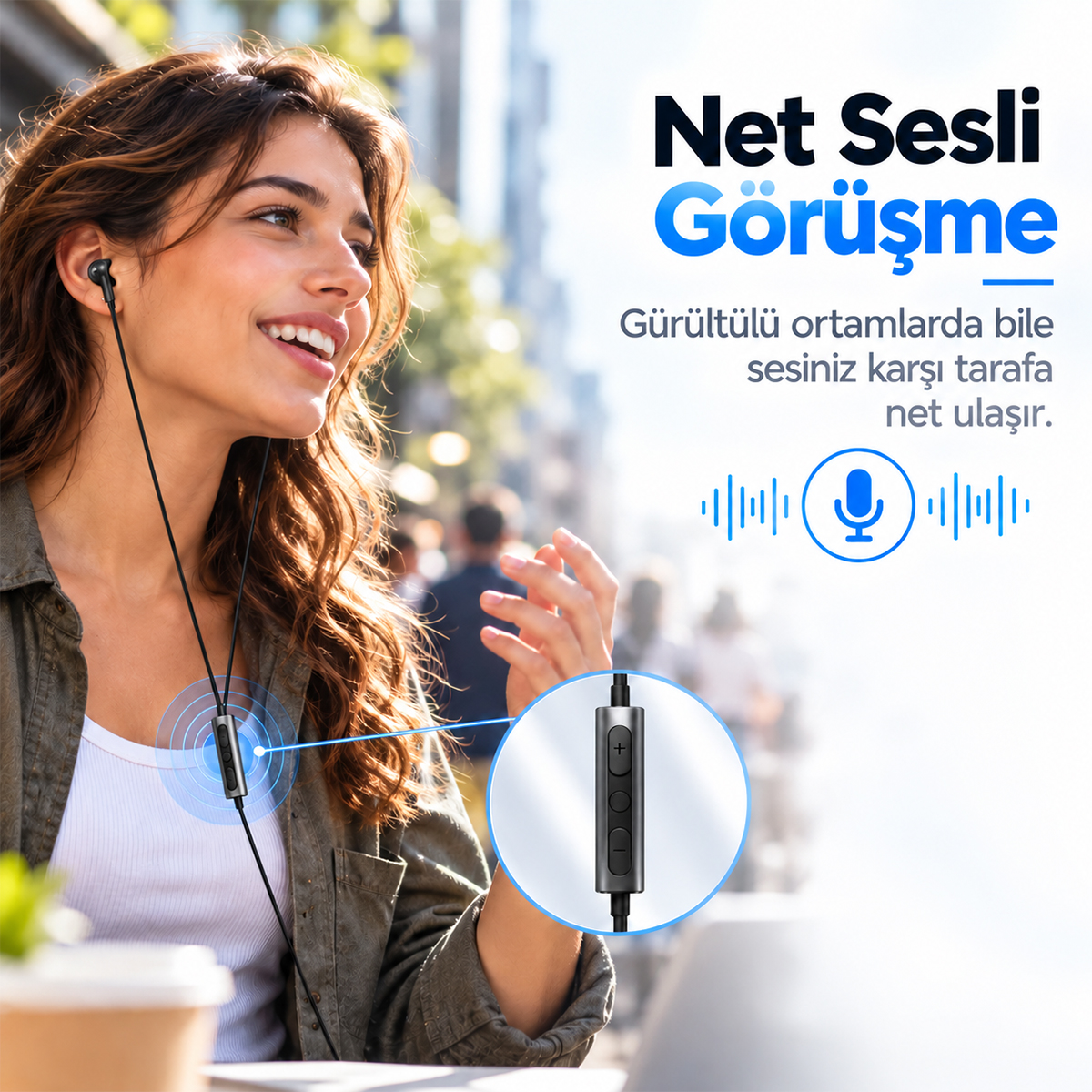 Kulaklık takmış, net görüşmeler için kablolu kontrol kumandası gösteren gülen bir kadın.