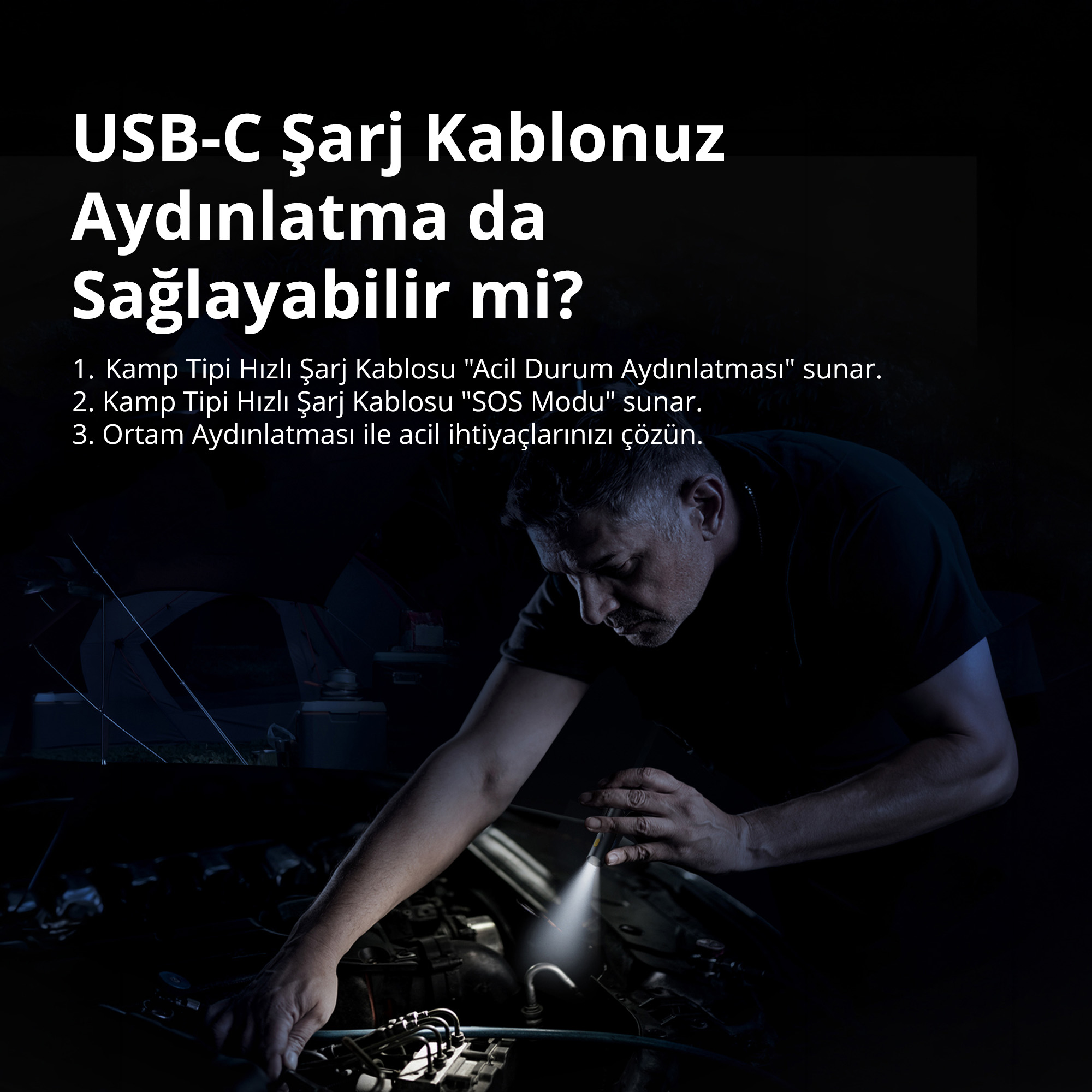 Bir adam gece el feneri ışığında araba motorunu tamir ediyor.