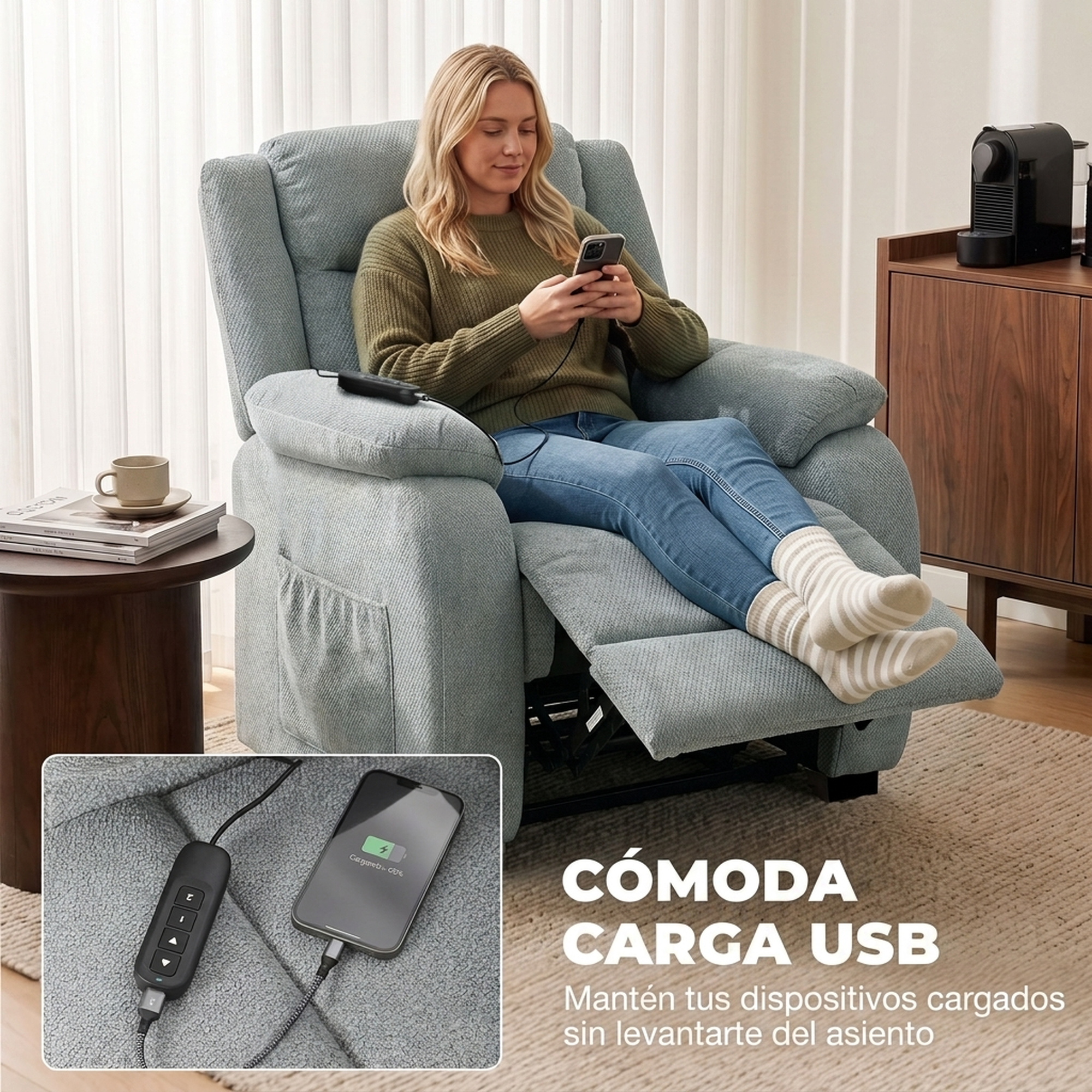 Una mujer rubia se sienta en un sillón azul, usa su teléfono y lo carga por USB.