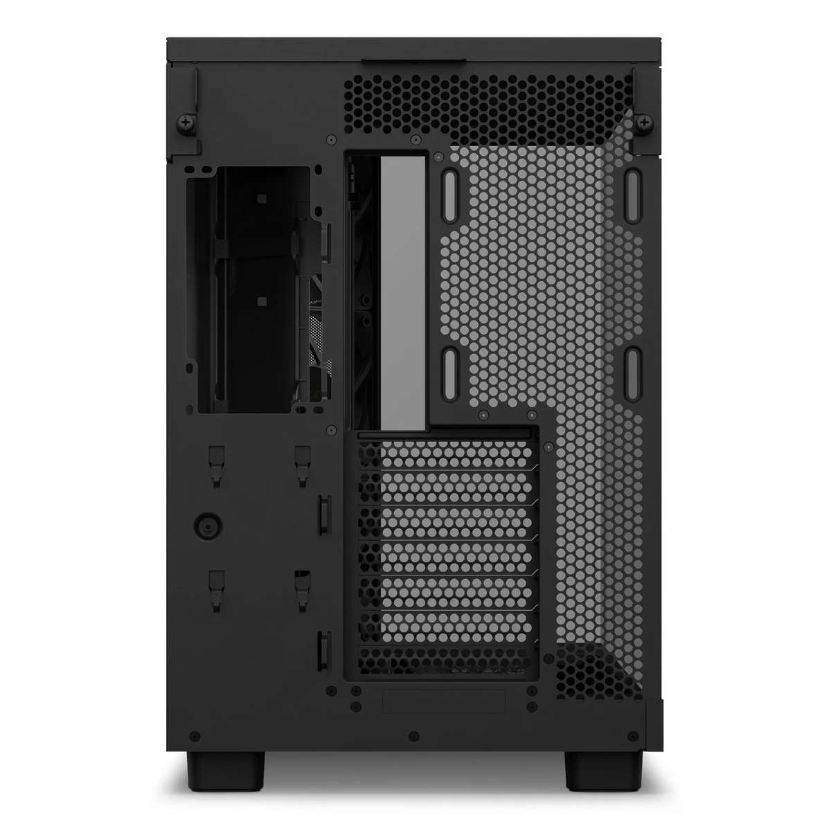 Die RÃ¼ckseite eines schwarzen PC-Gehäuses mit perforierten Gittern und Öffnungen für Komponenten.