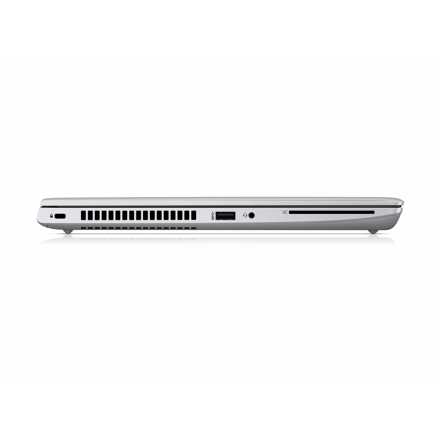 Linke Seite eines silbernen Laptops mit Anschlüssen, Lüftungsschlitzen und Kartenleser auf weißem Hintergrund.