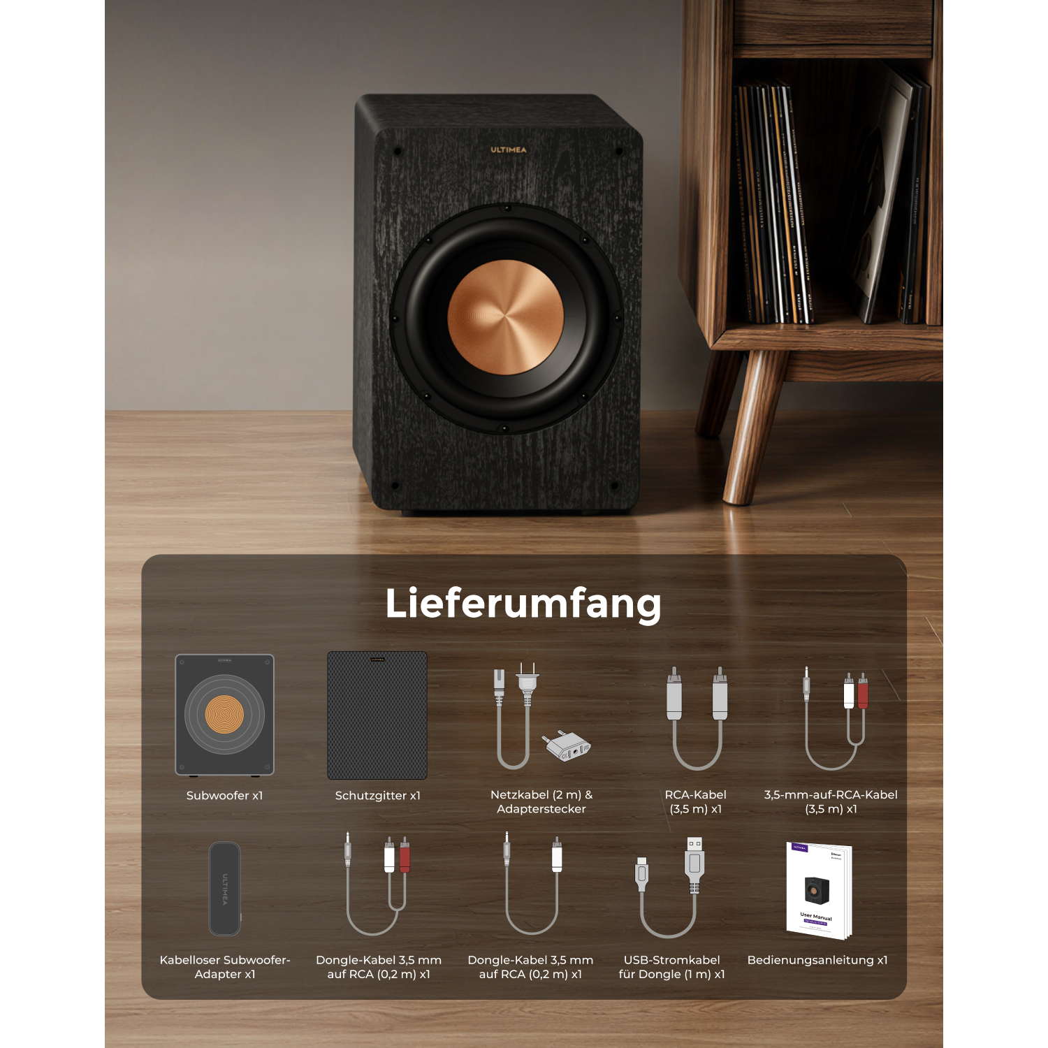 Ultimea-Subwoofer mit Holzstruktur und Lieferumfang-Icons auf einem Holzboden.