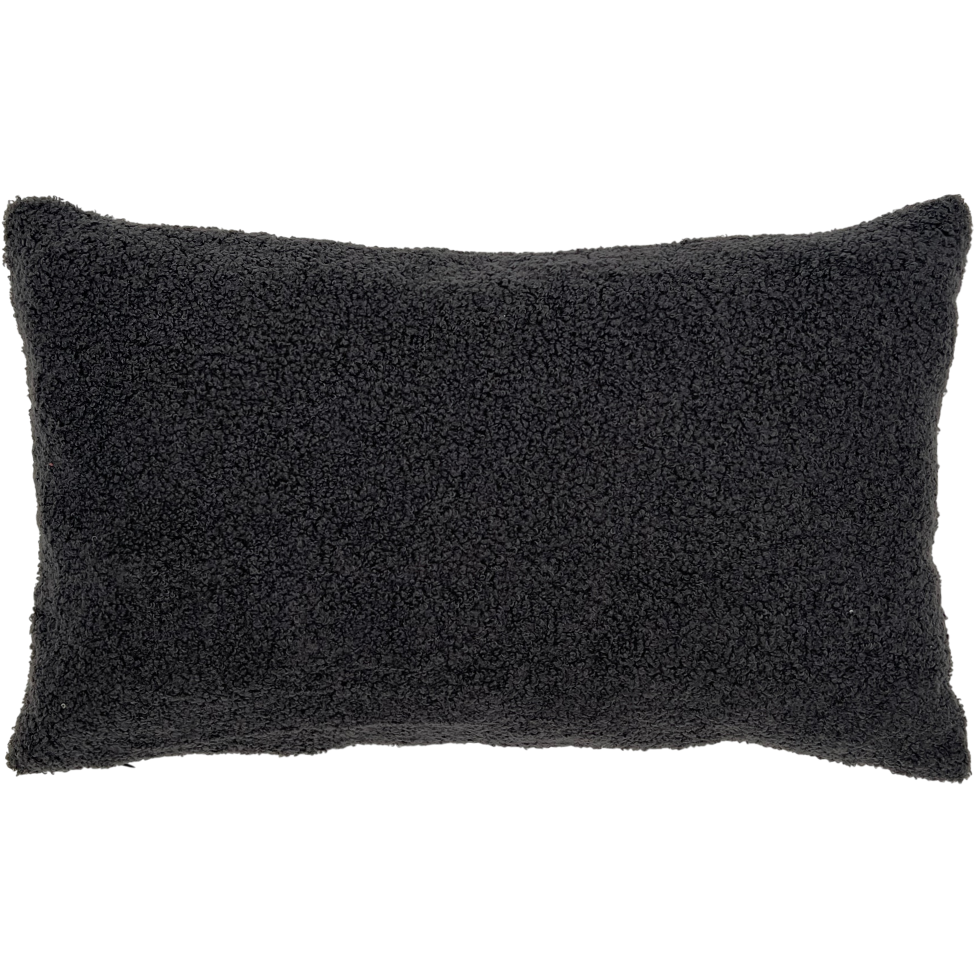 Ein rechteckiges, dunkelgraues Kissen mit flauschigem Teddy-Fleece-Stoff vor schwarzem Hintergrund.