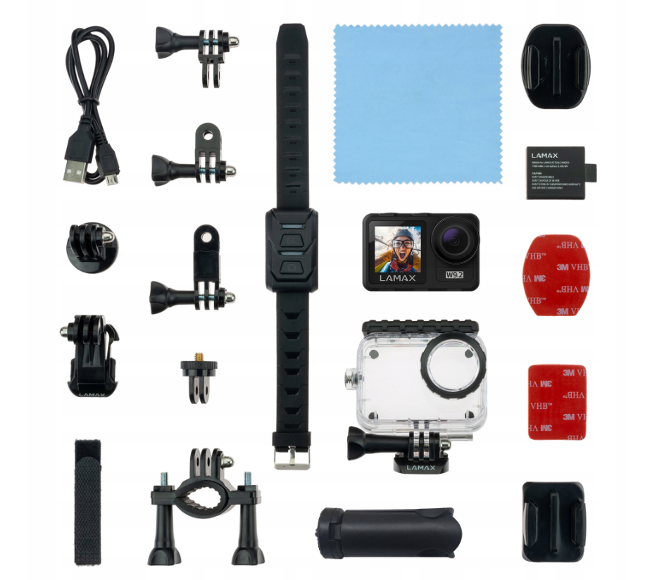 Vari accessori per action cam, tra cui supporti, custodia impermeabile, batteria e cavi.