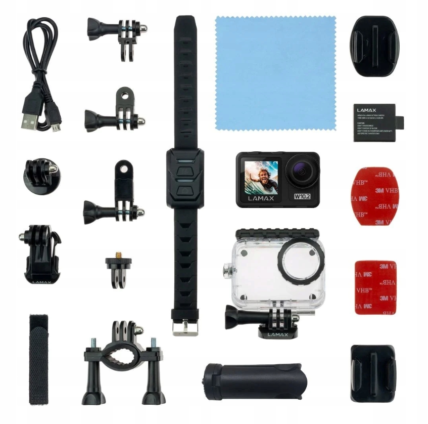 Una action cam Lamax nera, custodia impermeabile, telecomando, supporti, batteria e vari accessori su sfondo bianco.