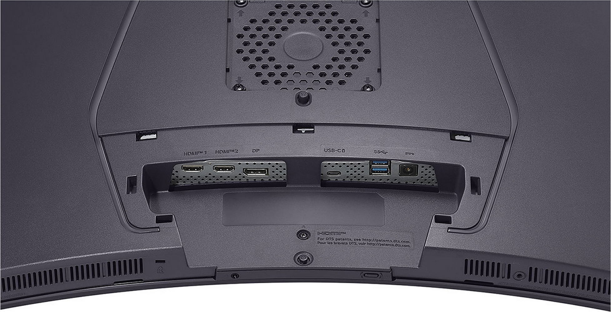 Tylny panel monitora z różnymi portami, w tym HDMI, DP, USB-C, USB i kratkami wentylacyjnymi.