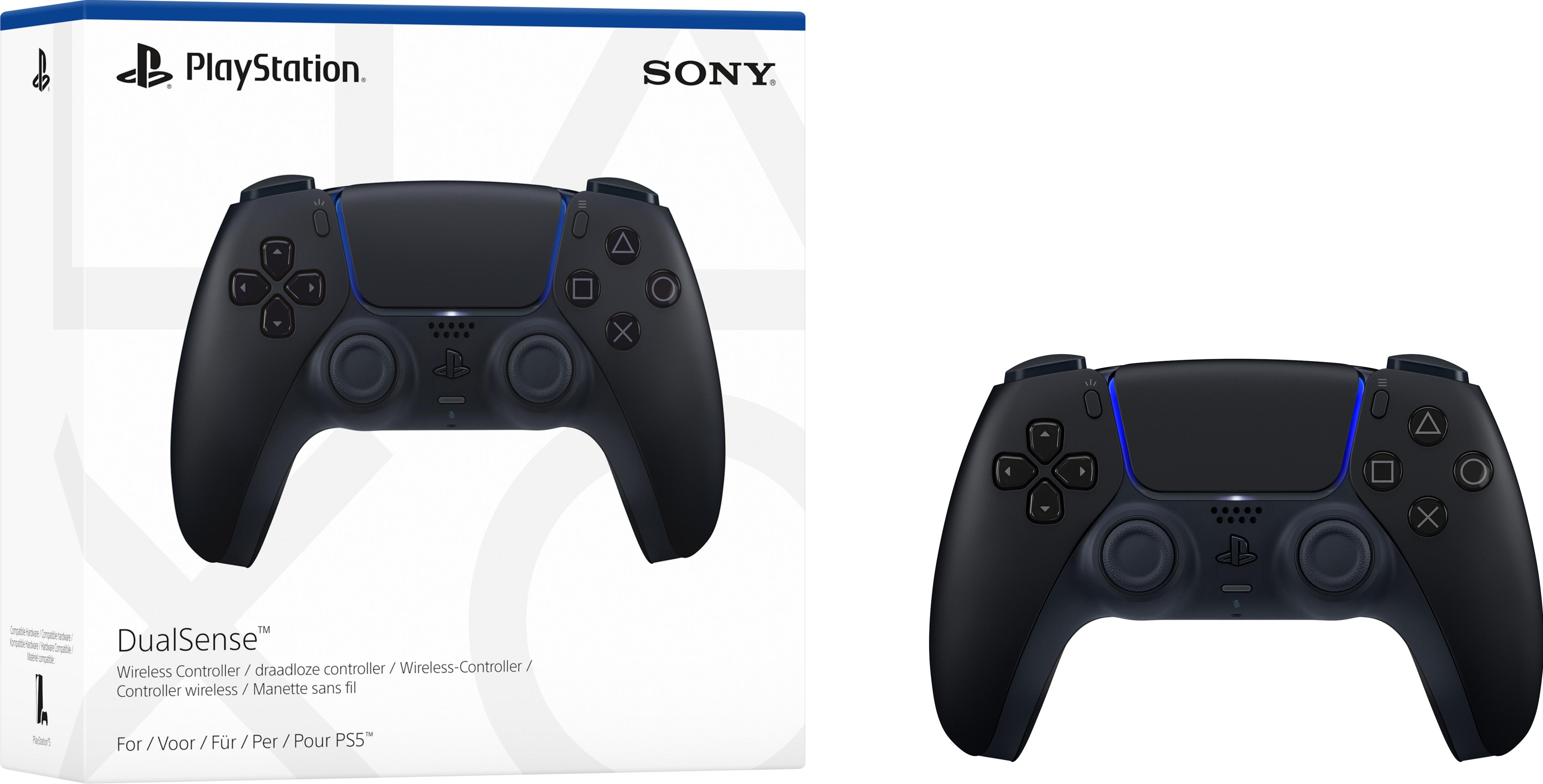 Ein schwarzer PlayStation 5 DualSense Wireless-Controller vor seiner weißen Verpackung.
