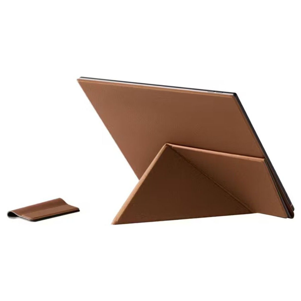 Una tableta con funda de cuero marrón se encuentra sobre una superficie blanca con una pieza de soporte separada al lado.