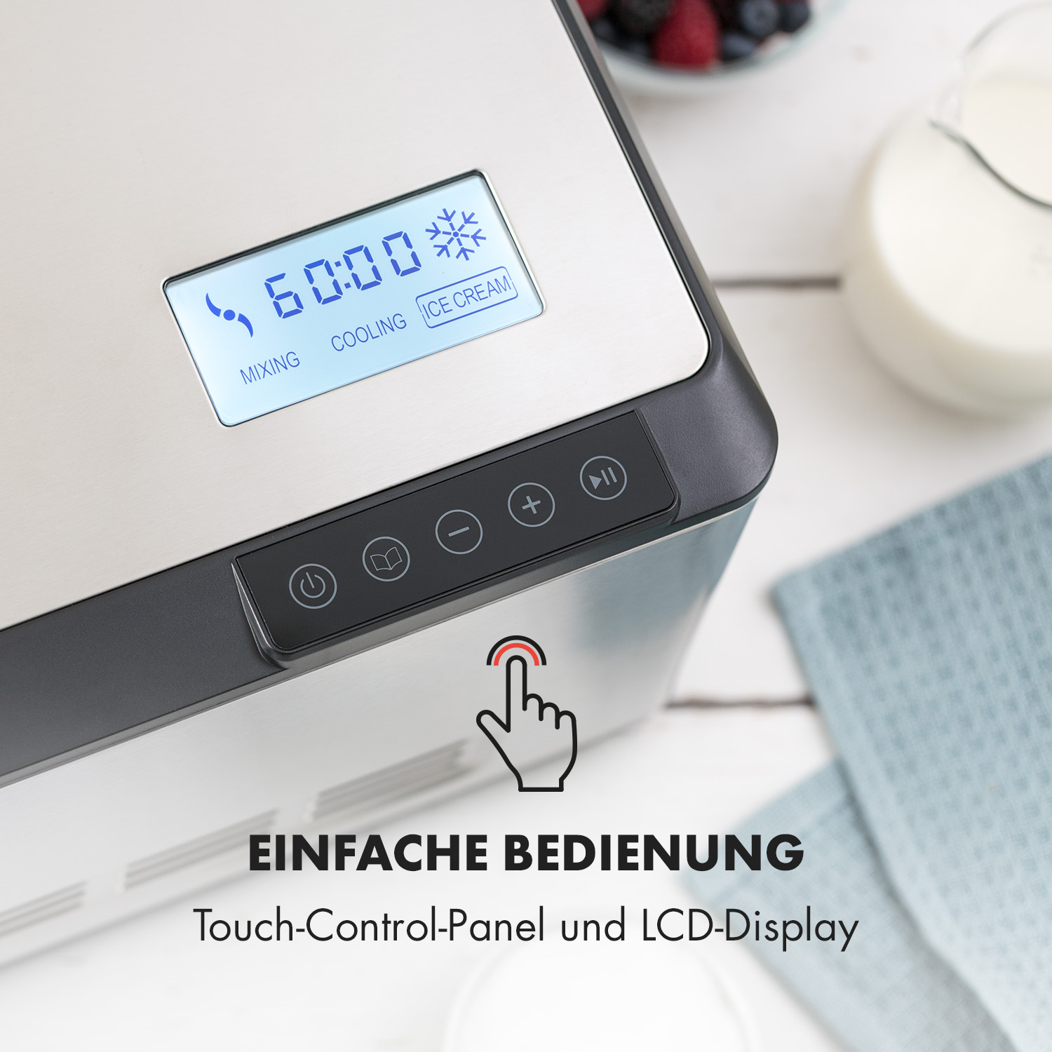 Eine Eismaschine mit Touch-Bedienfeld und blauem LCD-Display zeigt Timer und Modi.