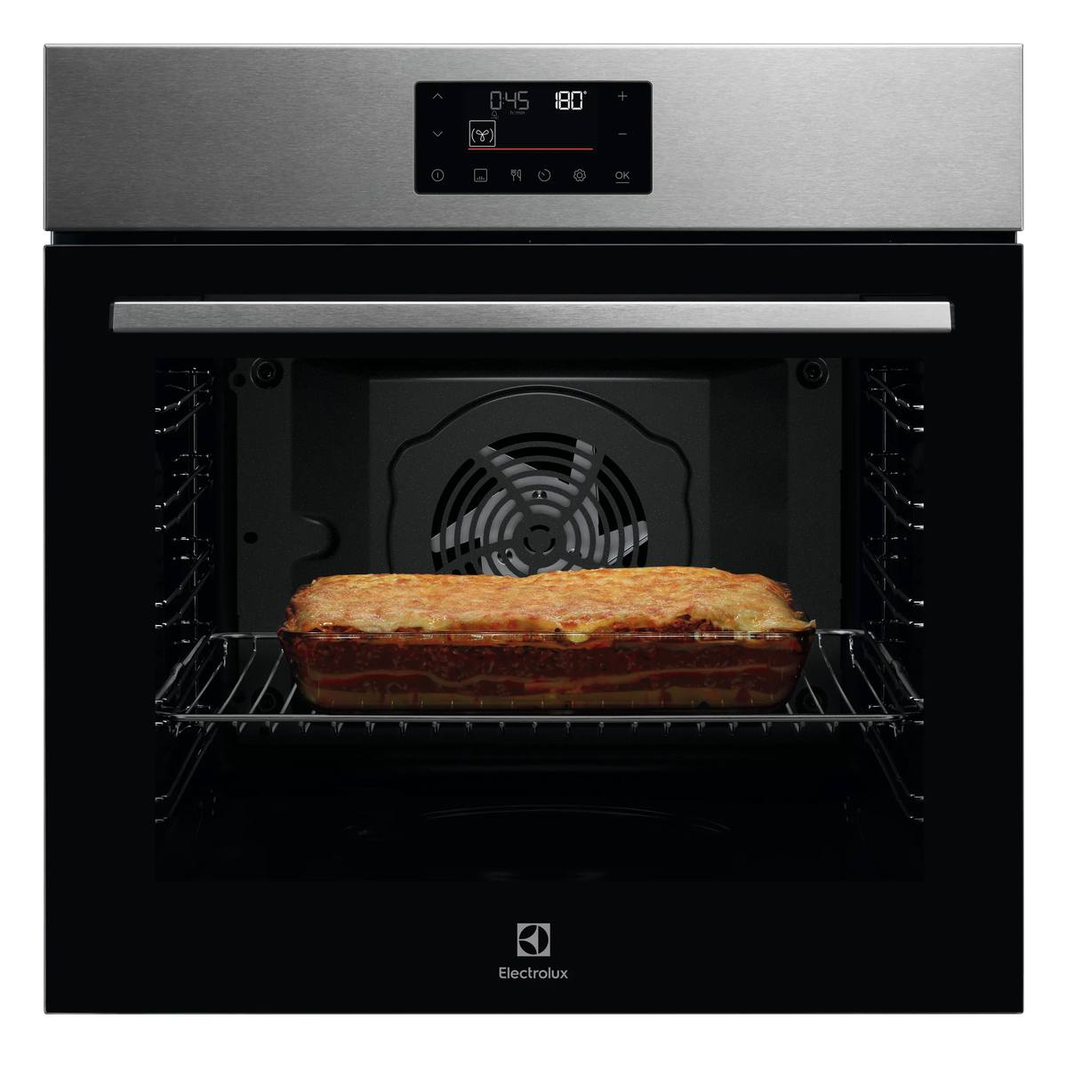 Un horno Electrolux moderno negro y de acero con la puerta abierta muestra una fuente para hornear.