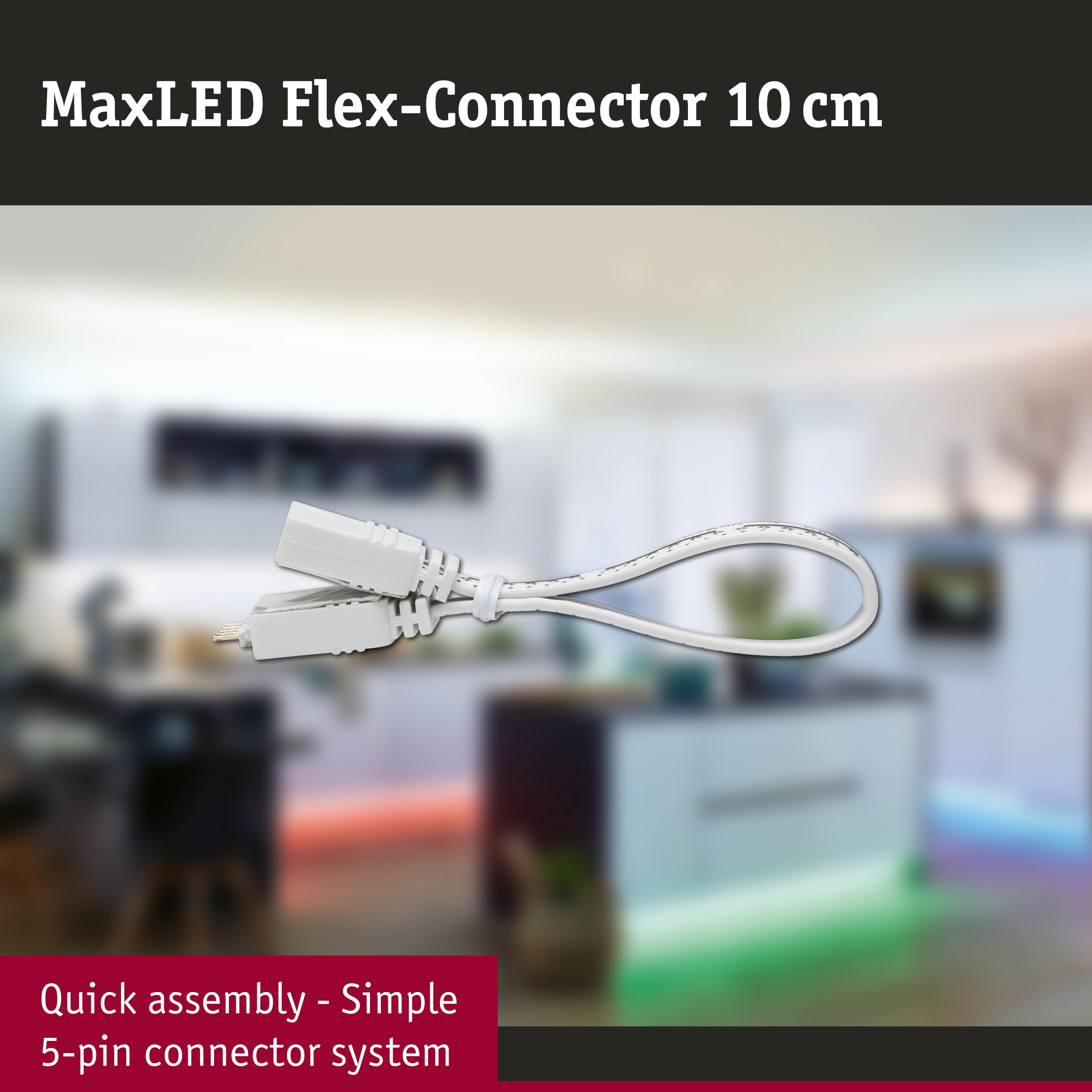 Ein weißes MaxLED Flex-Connector 10 cm Kabel mit 5-Pol-System vor verschwommenem Küchenhintergrund.