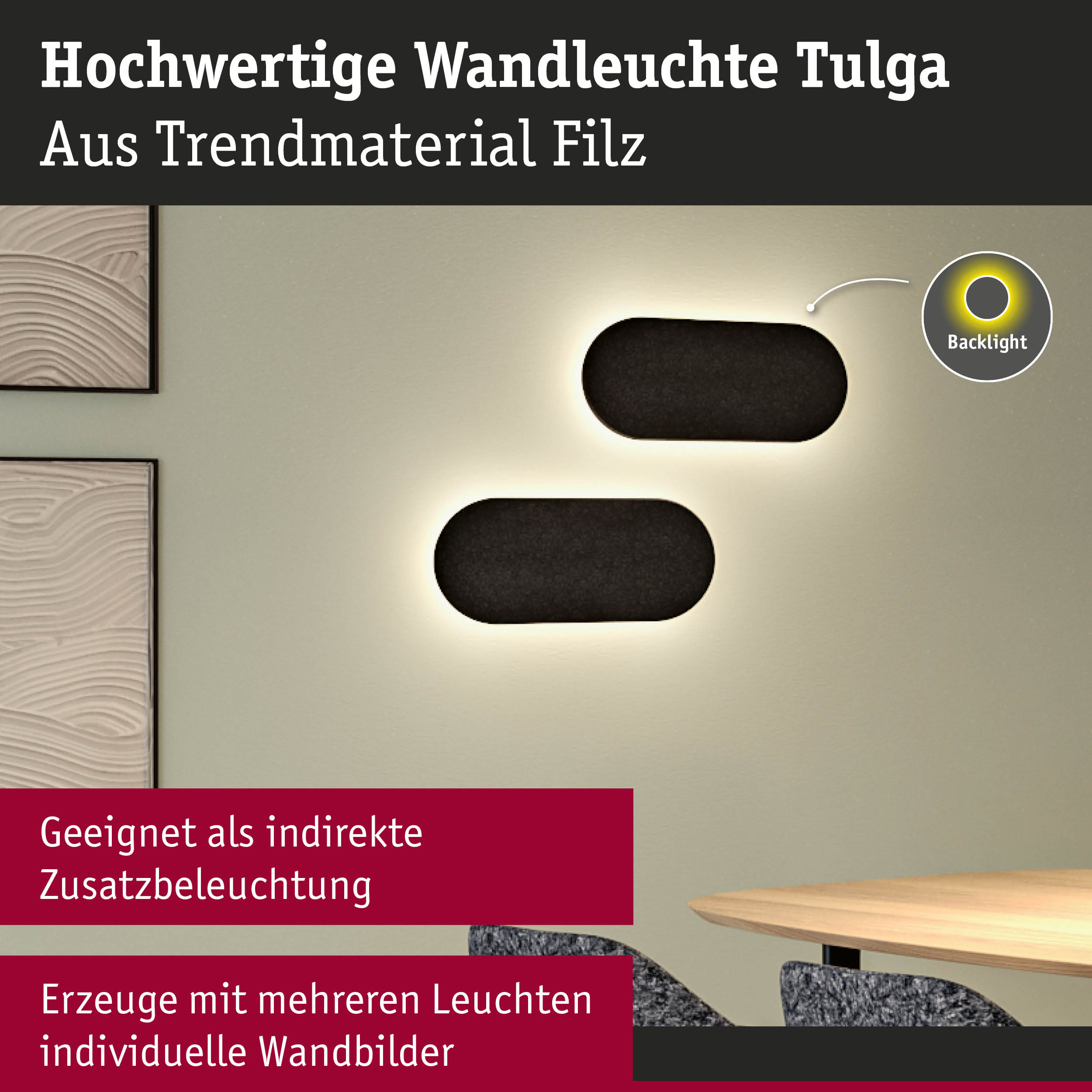 Zwei schwarze, ovale Filz-Wandleuchten mit warmer Hintergrundbeleuchtung an einer beigen Wand, daneben ein Holztisch.