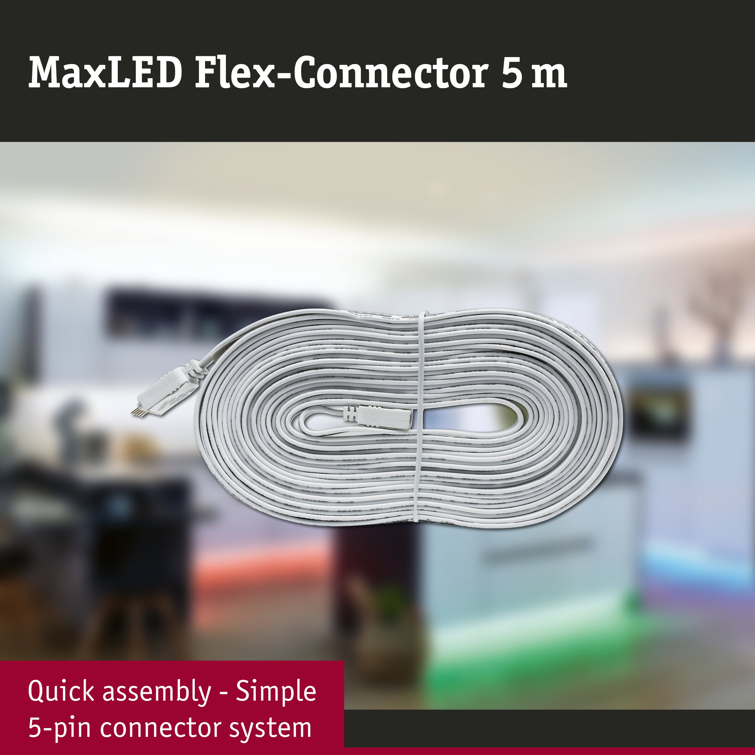 Aufgerollter weißer MaxLED Flex-Verbinder mit 5-poligem System vor verschwommenem Hintergrund.