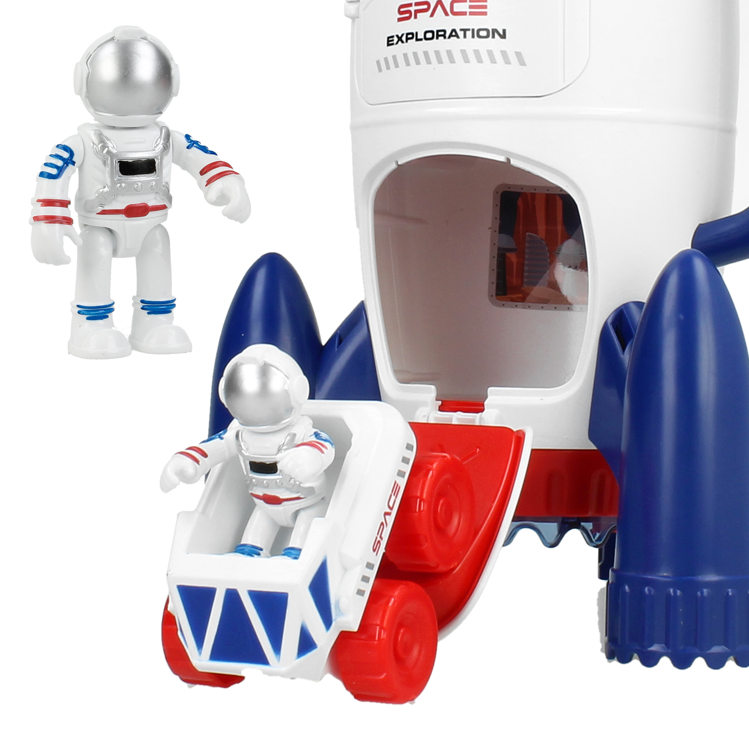 Biało-niebieska rakieta kosmiczna z astronautami i małym łazikiem na białym tle.