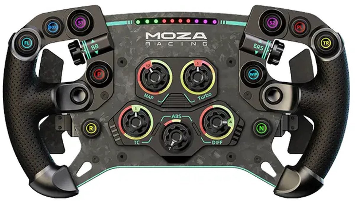 Un volante Moza Racing con acabado de fibra de carbono, numerosos botones coloridos, diales y pantalla LED superior.