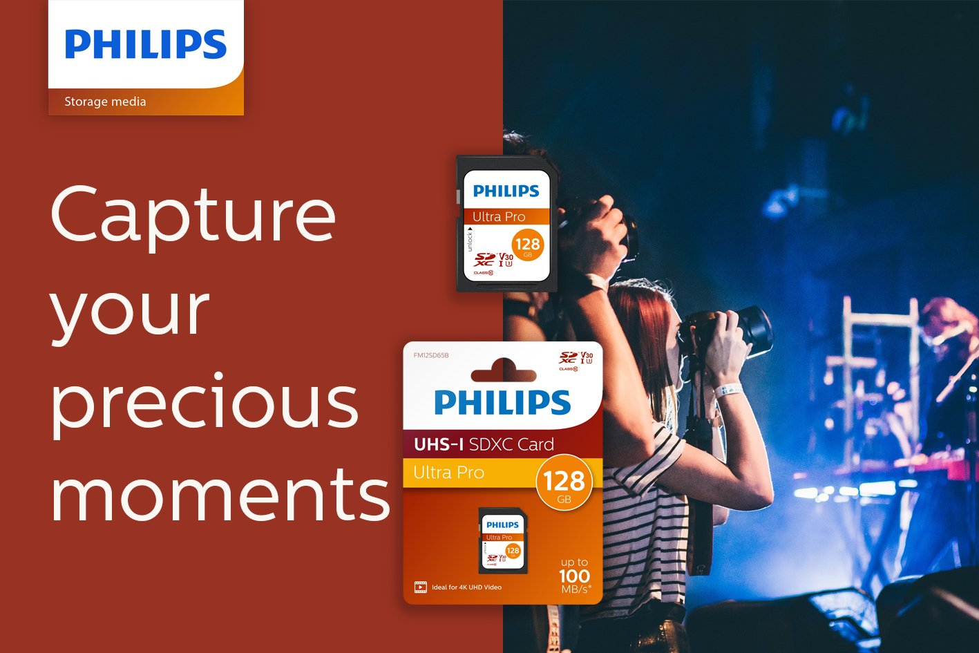 Philips 128GB SD-Karten-Werbung mit Text und Konzertfotografen im Hintergrund.