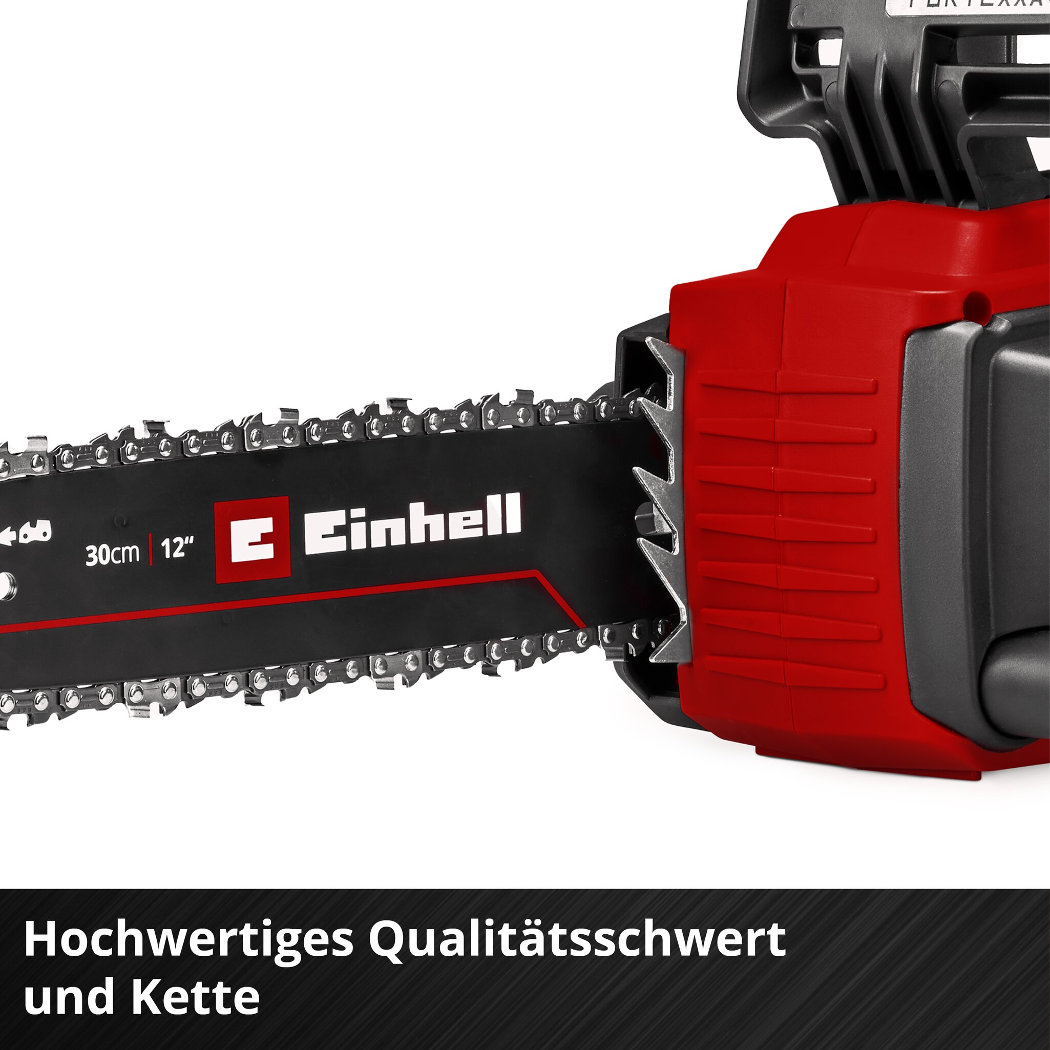 Nahaufnahme einer roten Einhell Kettensäge mit dem Schwenk und der Kette.