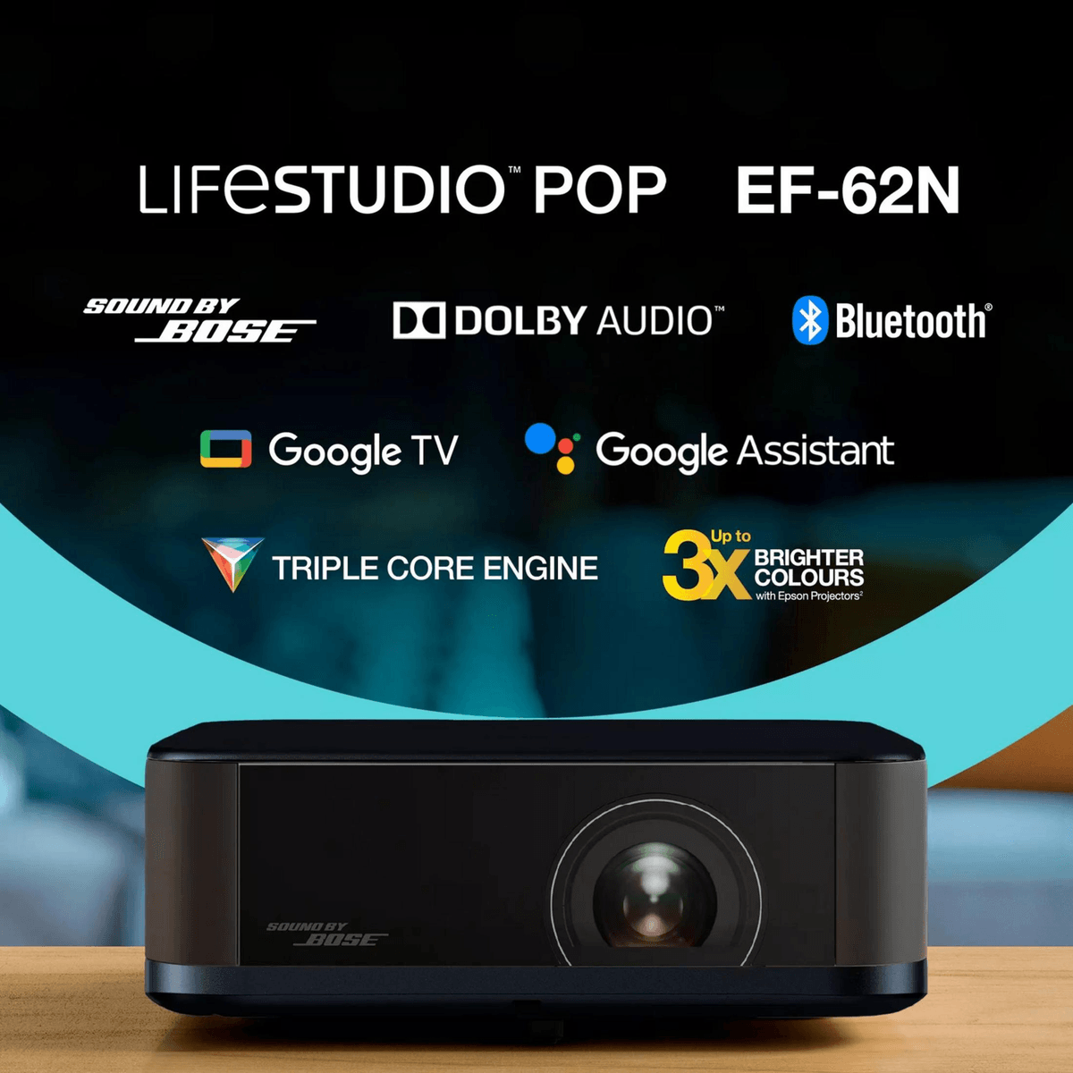 Proyector negro Lifestudio Pop EF-62N sobre una mesa de madera con logotipos.