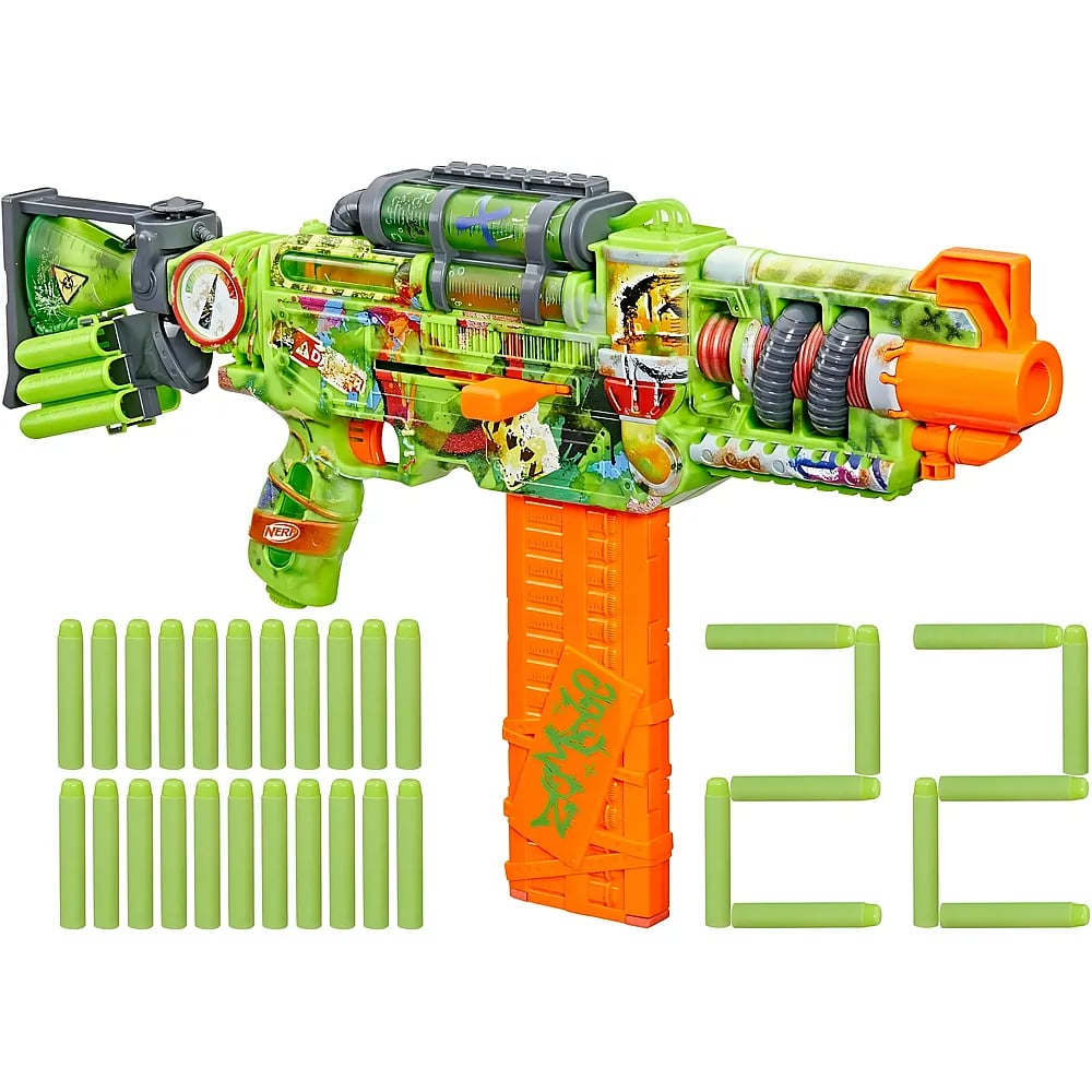 Blaster de juguete Nerf verde con un cargador naranja y numerosos dardos debajo.