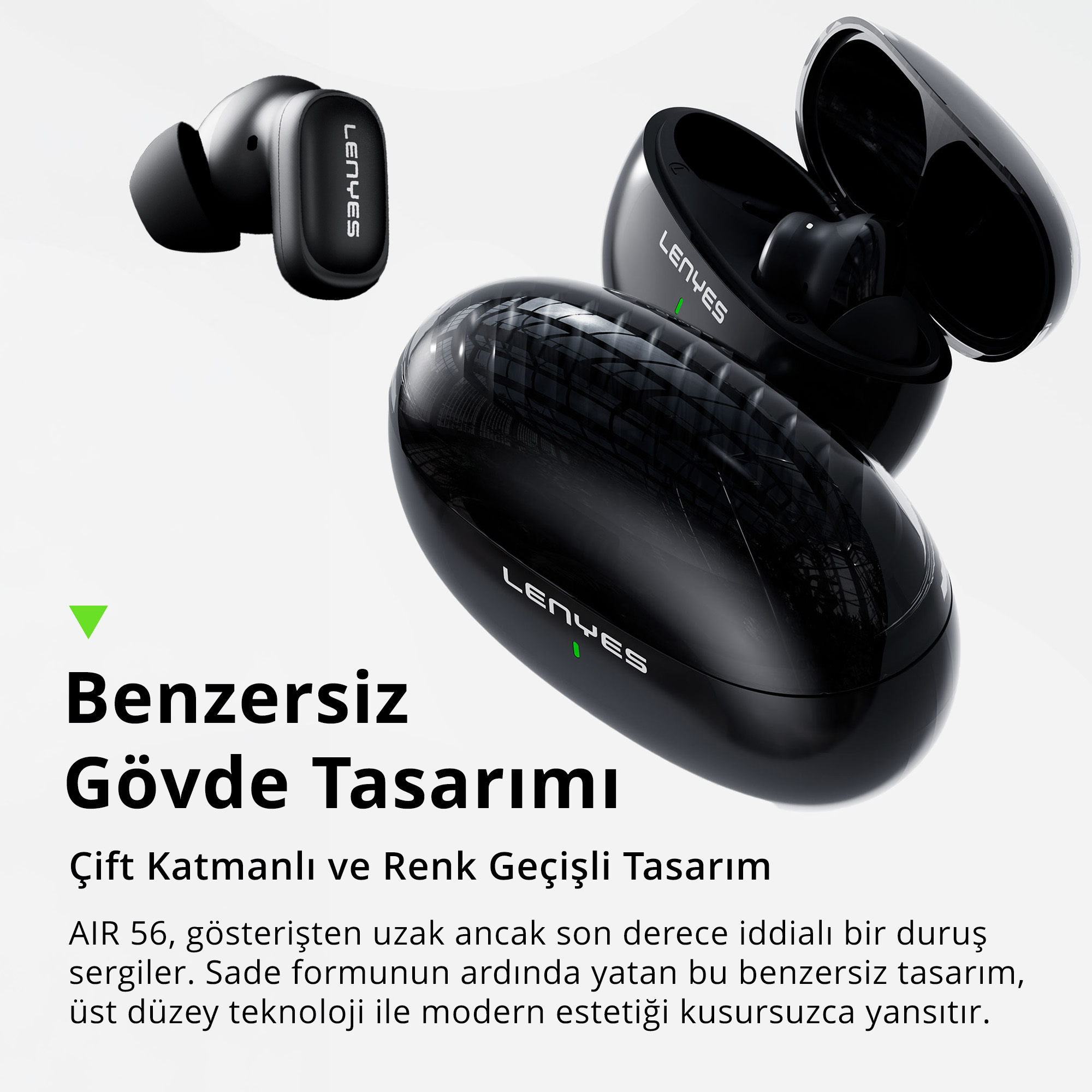Parlak siyah kablosuz kulaklıklar ve beyaz arka plan üzerinde yeşil LED göstergeli şarj kutusu.