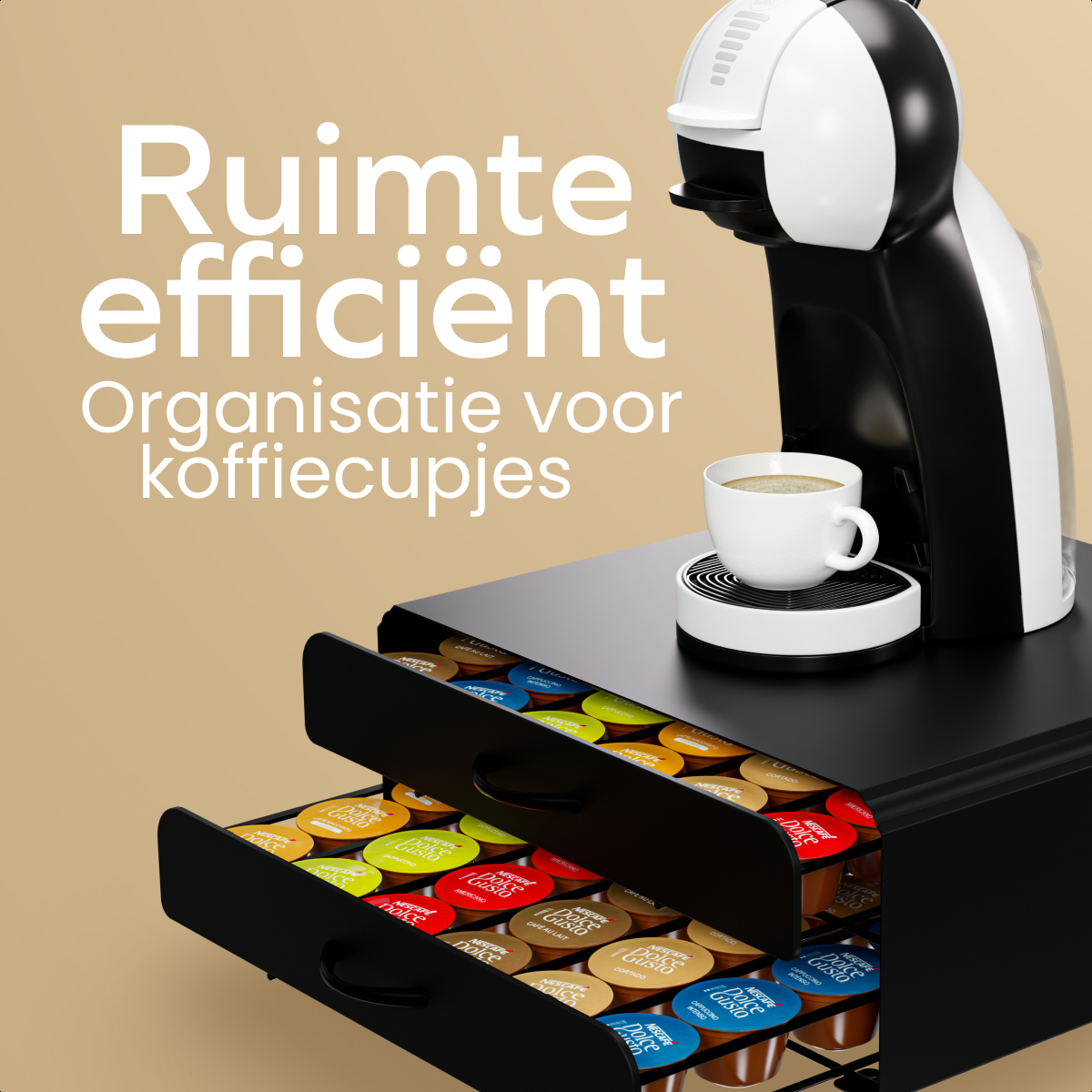 Eine weiße Kaffeemaschine steht auf einem schwarzen Kaffeekapselhalter mit zwei geöffneten Schubladen voller Kapseln.