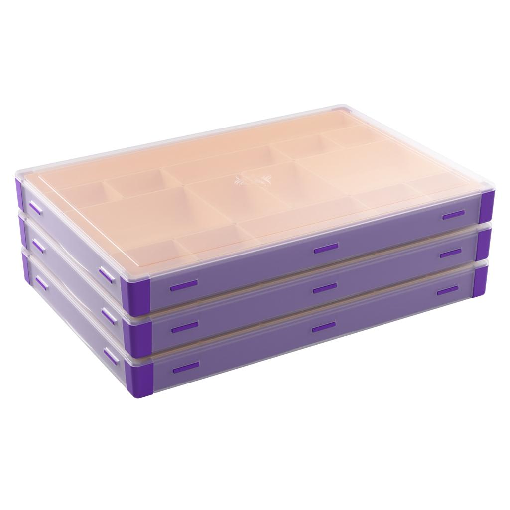 Tres cajas de almacenamiento moradas apilables con tapas transparentes.