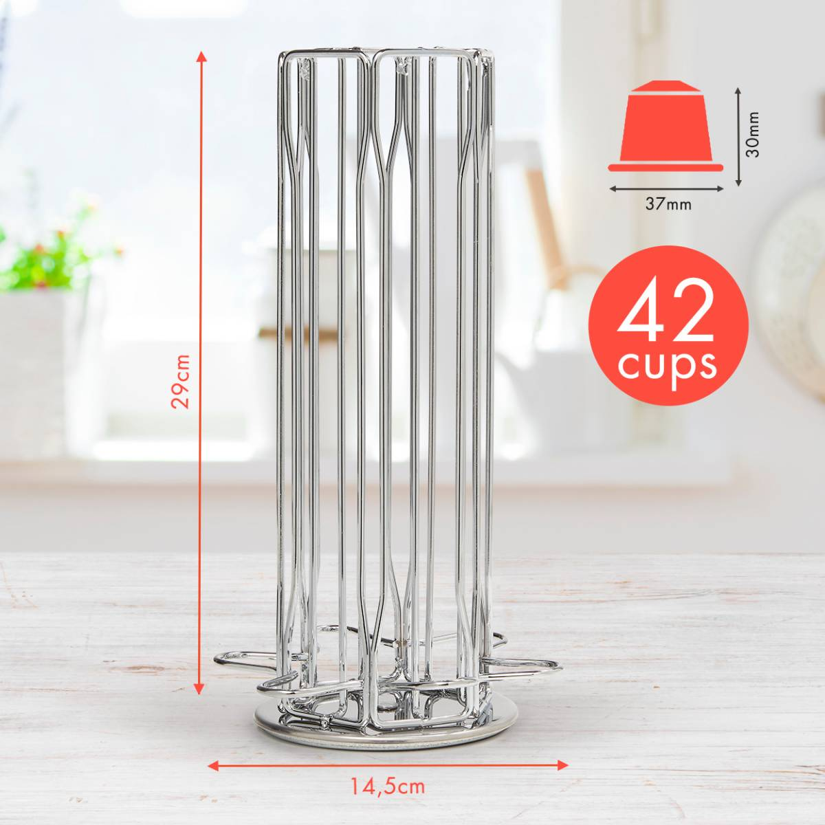 Silberner Kaffeekapselhalter mit Maßen und der Aufschrift 42 cups auf weißem Holztisch.