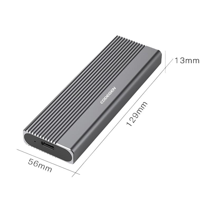 Açık arka planda 129x56x13 mm boyutlarında gri, yivli USB-C muhafazası.