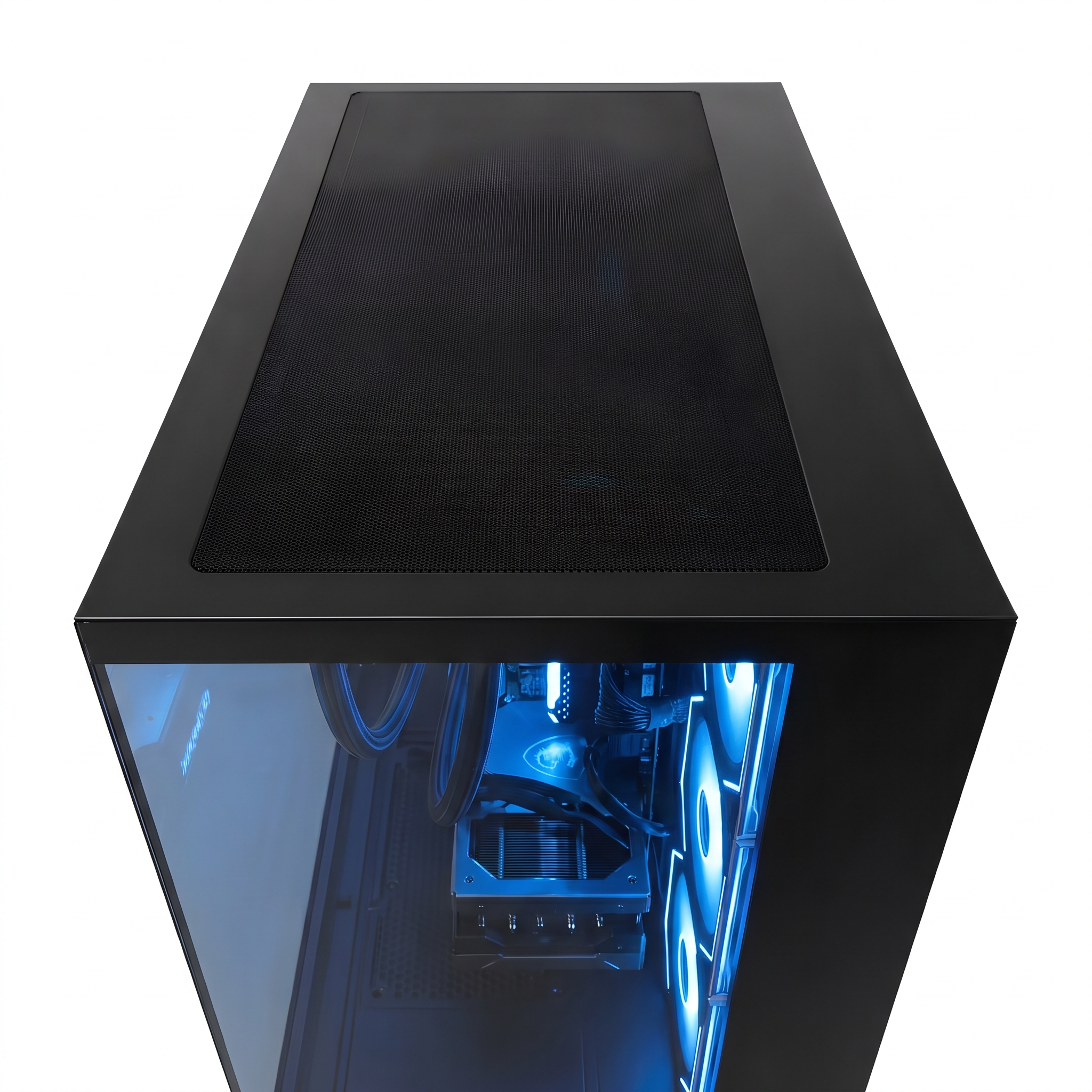 Schwarzes PC-Gehäuse von oben mit Mesh-Oberseite und blauer Innenbeleuchtung.