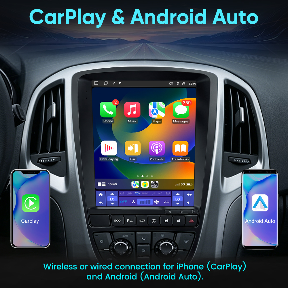 Egy nagy autó érintőképernyő mutatja a CarPlay és Android Auto ikonokat, két okostelefonnal.
