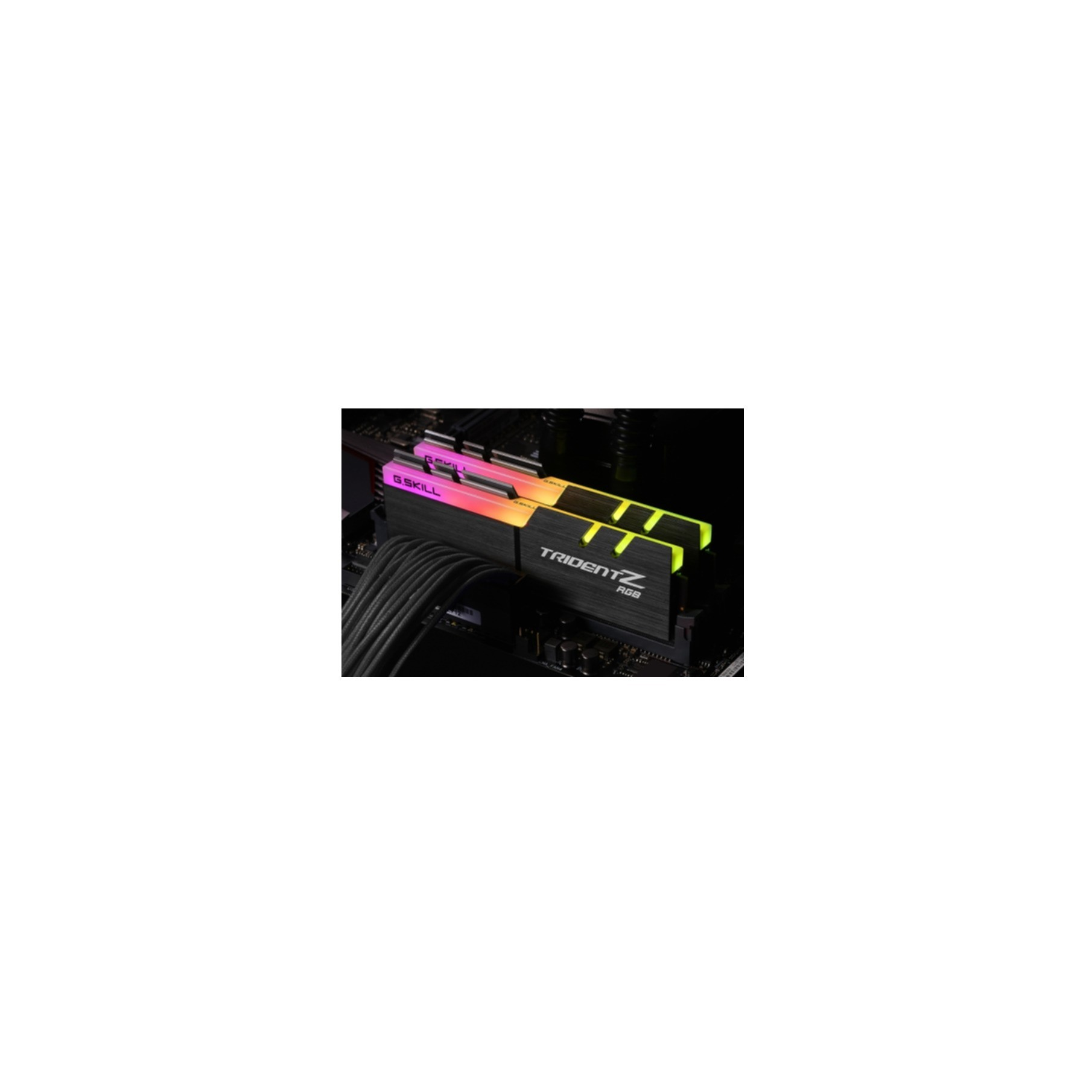 Due moduli RAM G.Skill Trident Z RGB con luci LED colorate su una scheda madre.