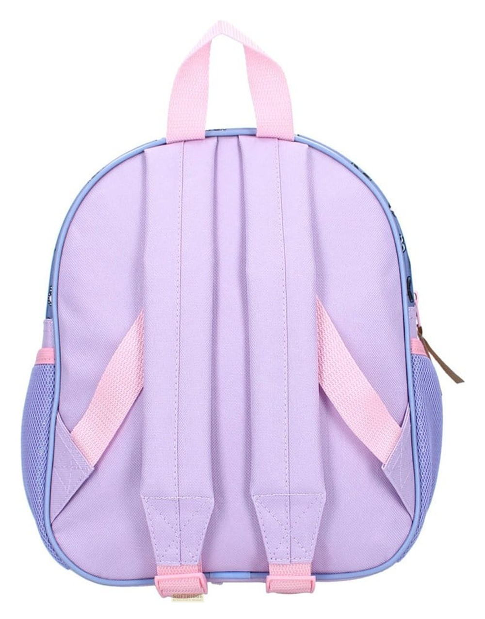 Mochila morada vista desde atrás con correas de hombro rosa claro y un asa superior sobre un fondo blanco.