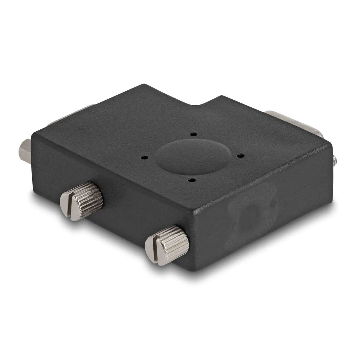 Un adaptador de conector D-sub negro con tornillos plateados sobre fondo blanco.