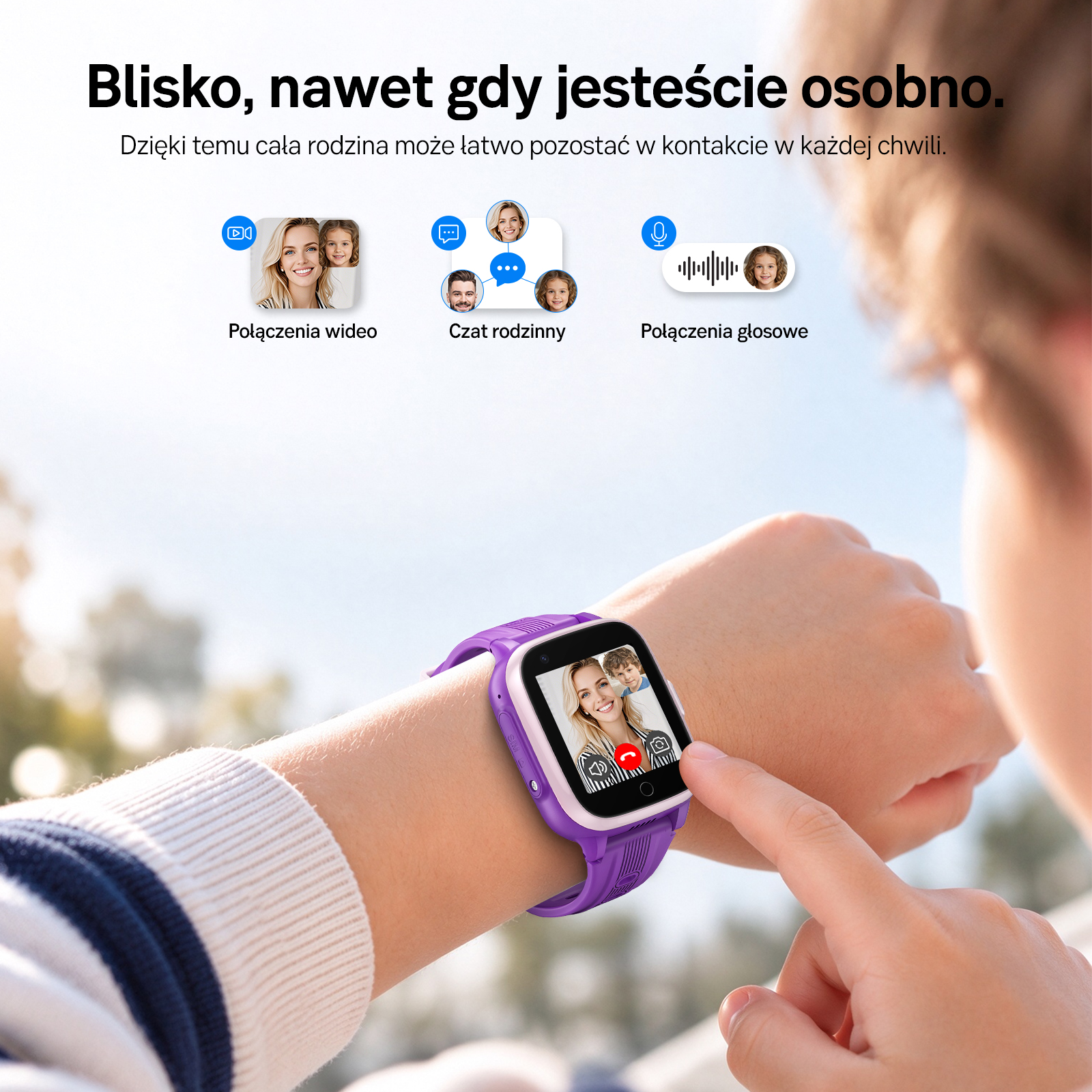 Dziecko nosi fioletowy smartwatch z połączeniem wideo, powyżej ikony wideo, czatu i głosu.