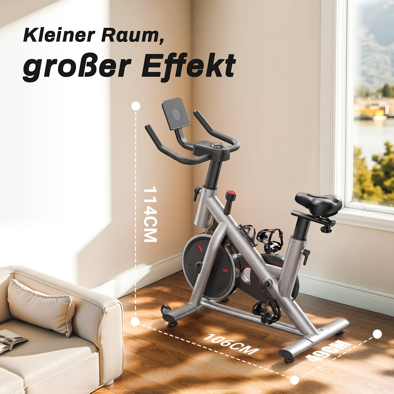 Heimtrainer auf Holzfußboden mit Maßangaben und Text oben links.