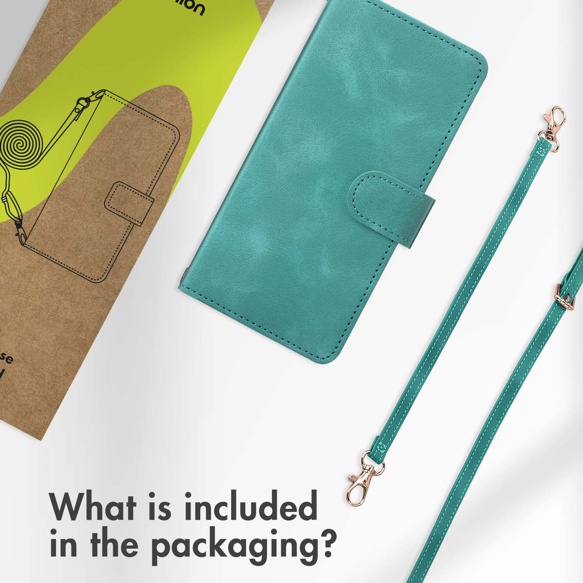 Eine türkisfarbene Handyhülle aus Leder, ein passender Riemen und Verpackung mit Illustrationen auf weißer Fläche.