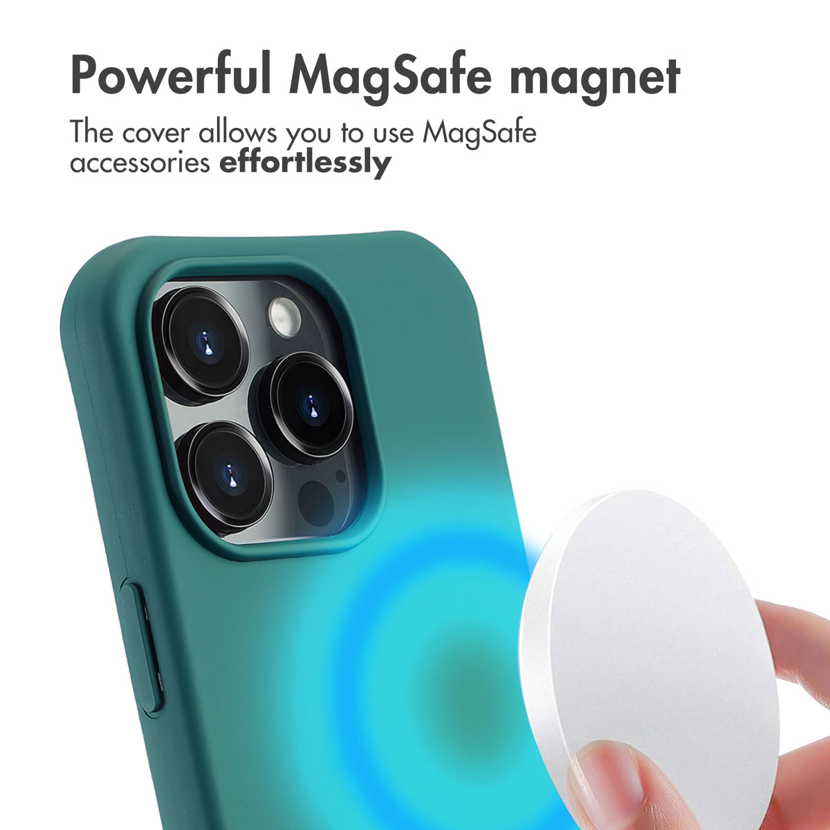 Eine Hand hält einen MagSafe-Lader an eine grüne Smartphone-Hülle mit blauer Leuchtkreis-Grafik.